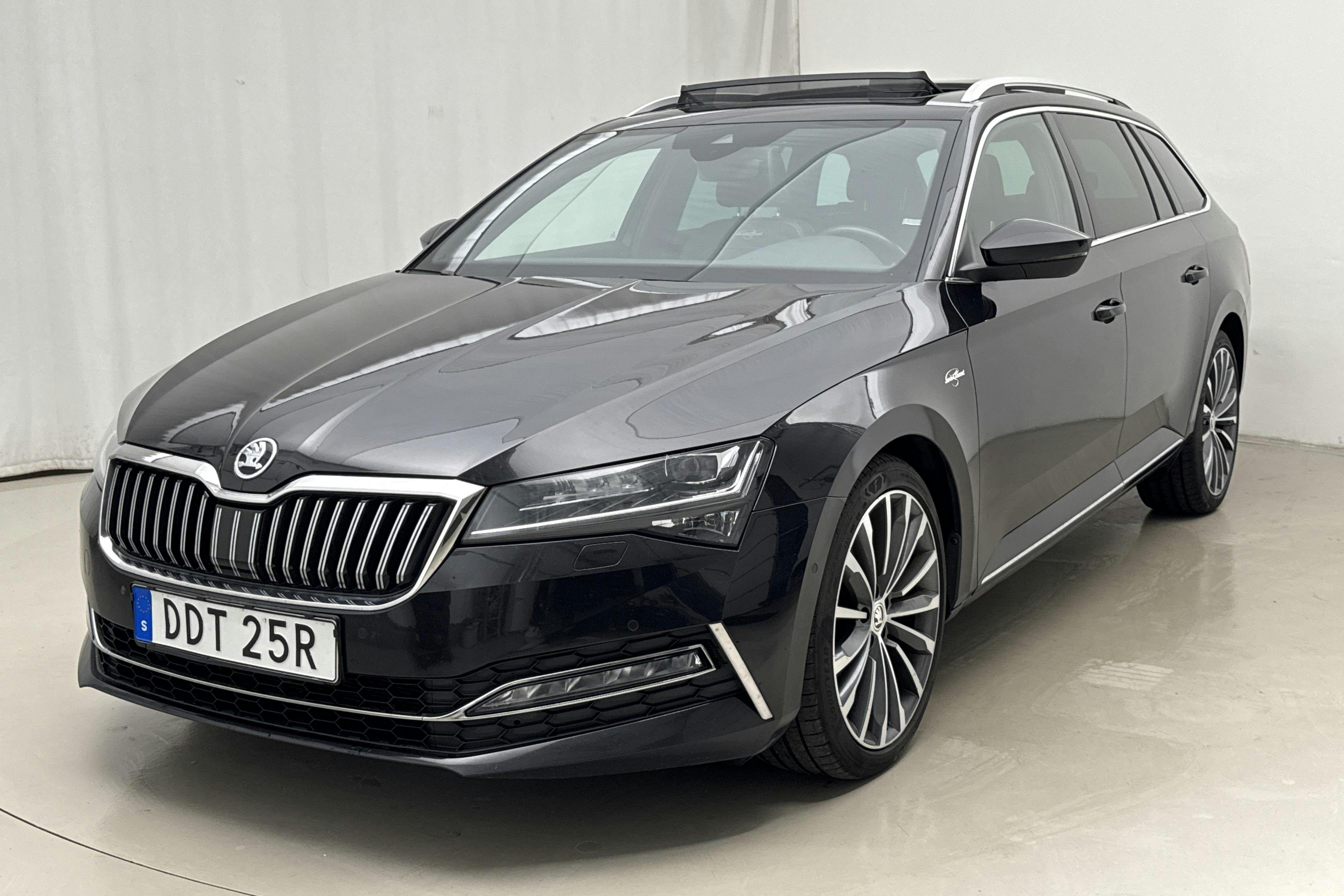 Skoda Superb 2.0 TDI 4x4 Kombi (190hk) - 8 969 mil - Automat - svart - 2020