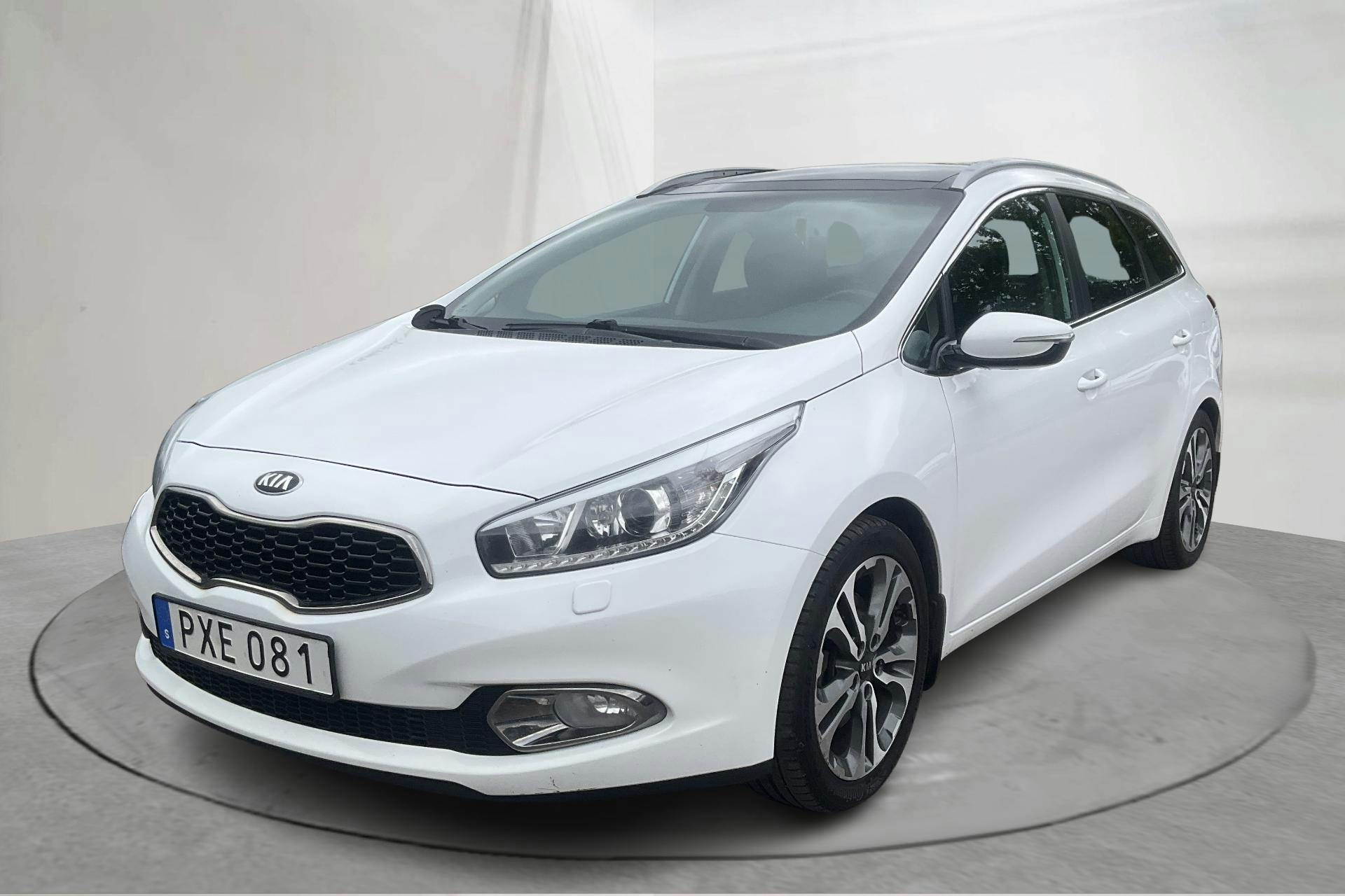 KIA Cee'd 1.6 CRDi SW (128hk) - 205 950 km - Manual - white - 2015