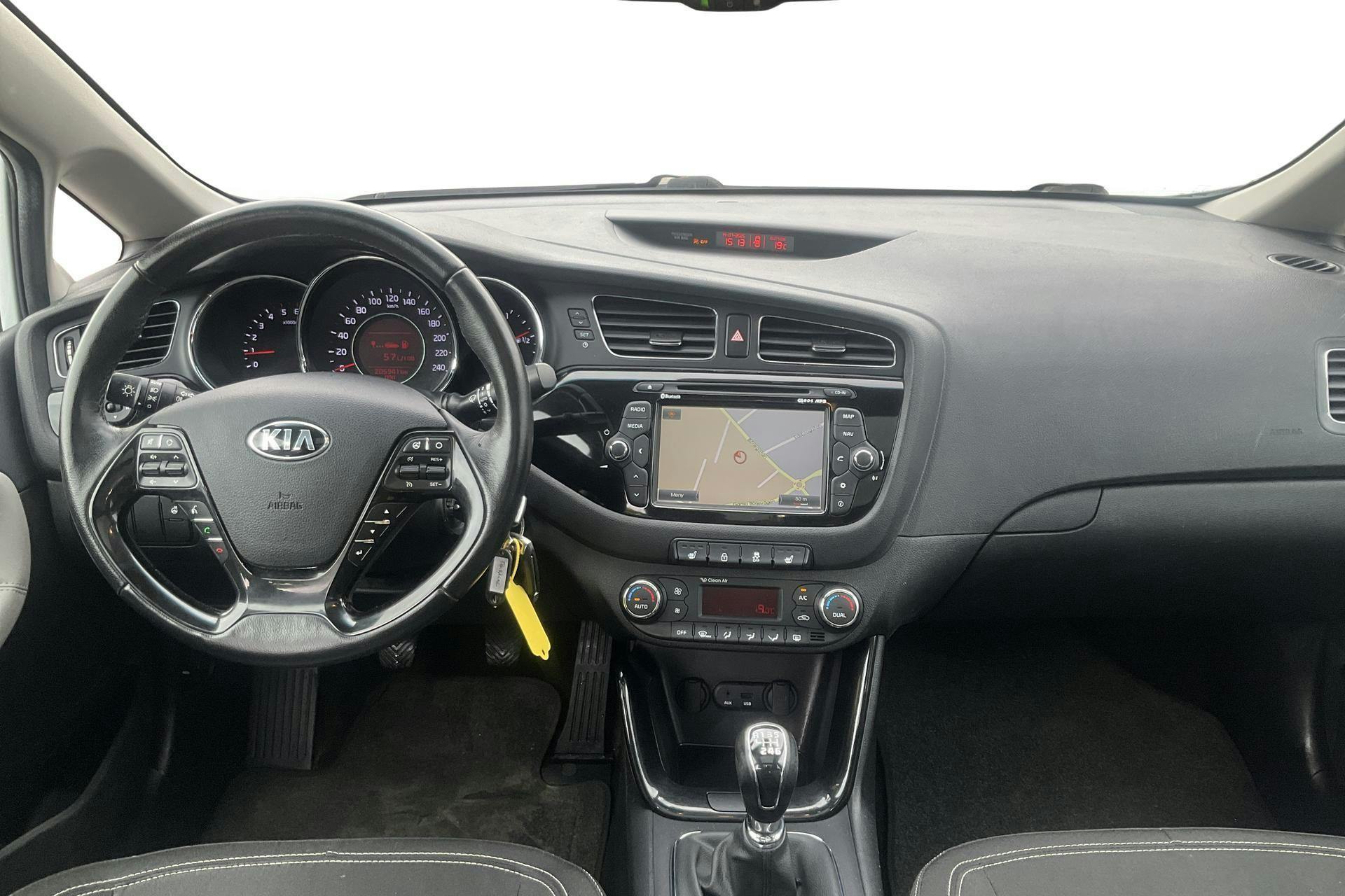KIA Cee'd 1.6 CRDi SW (128hk) - 20 595 mil - Manuell - vit - 2015
