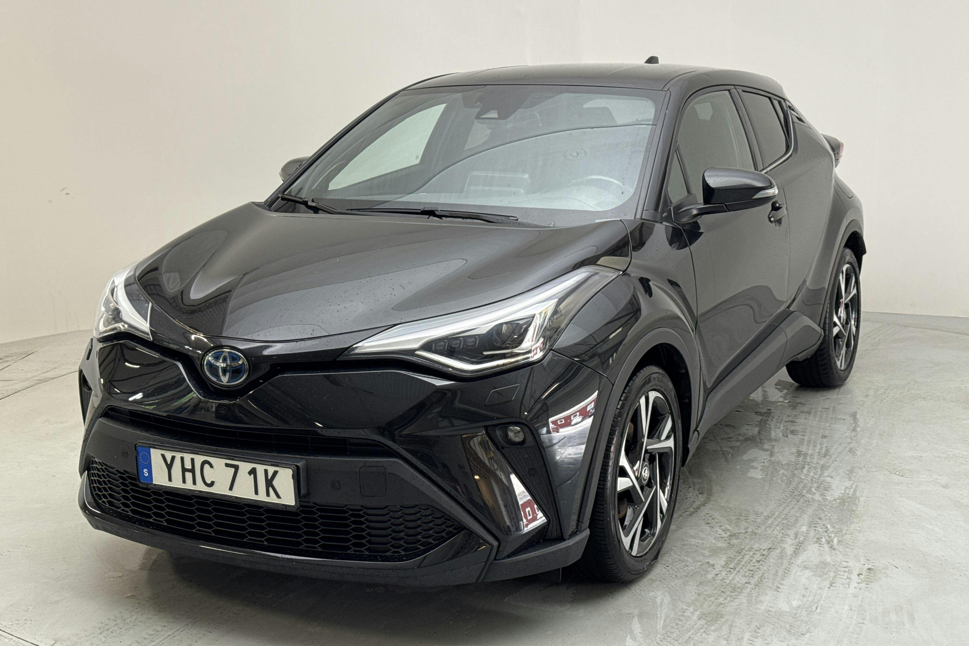 Toyota C-HR 2.0 HSD (184hk) - 19 210 mil - Automat - svart - 2022