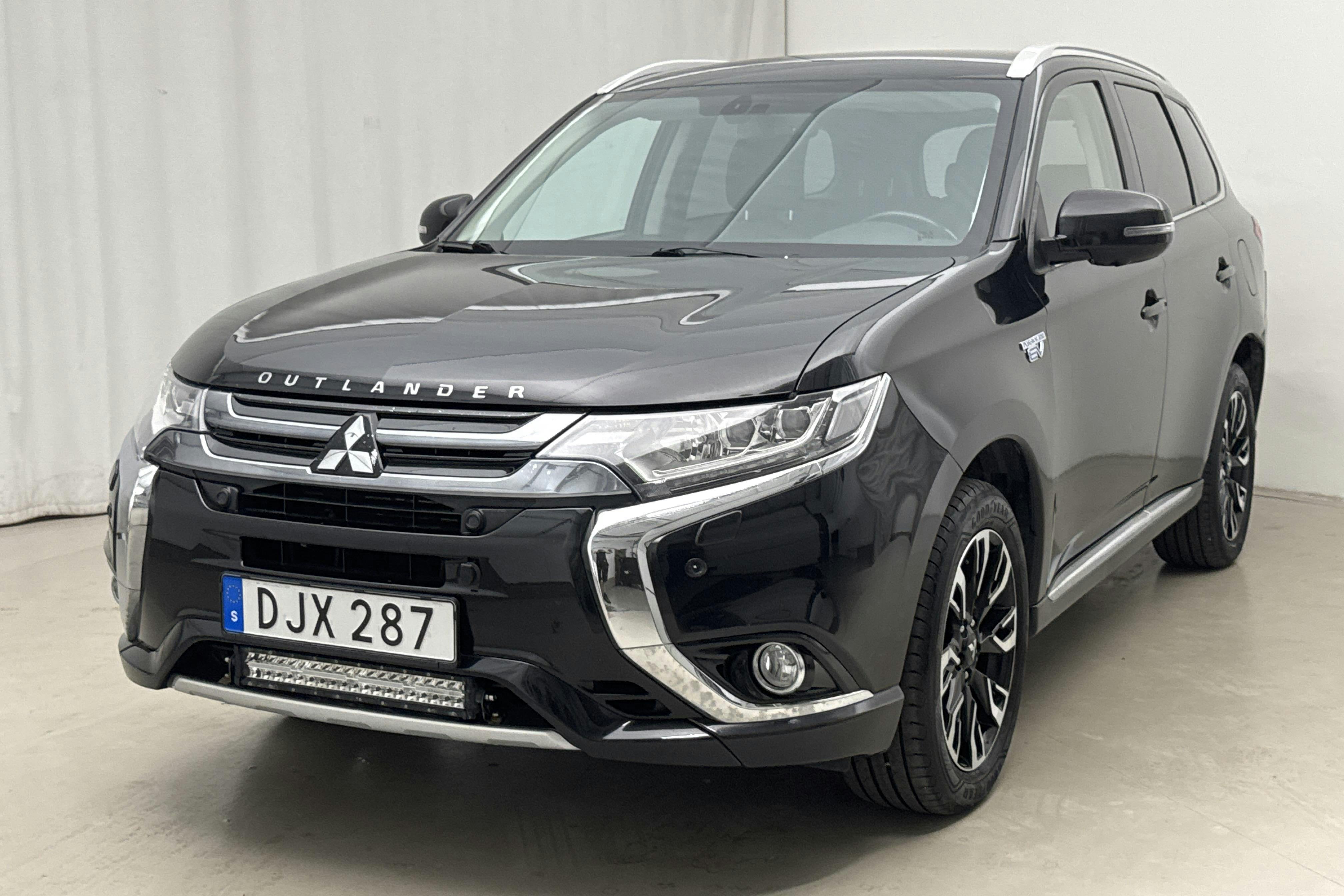 Mitsubishi Outlander 2.0 Plug-in Hybrid 4WD (121hk) - 147 050 km - Automatyczna - czarny - 2016