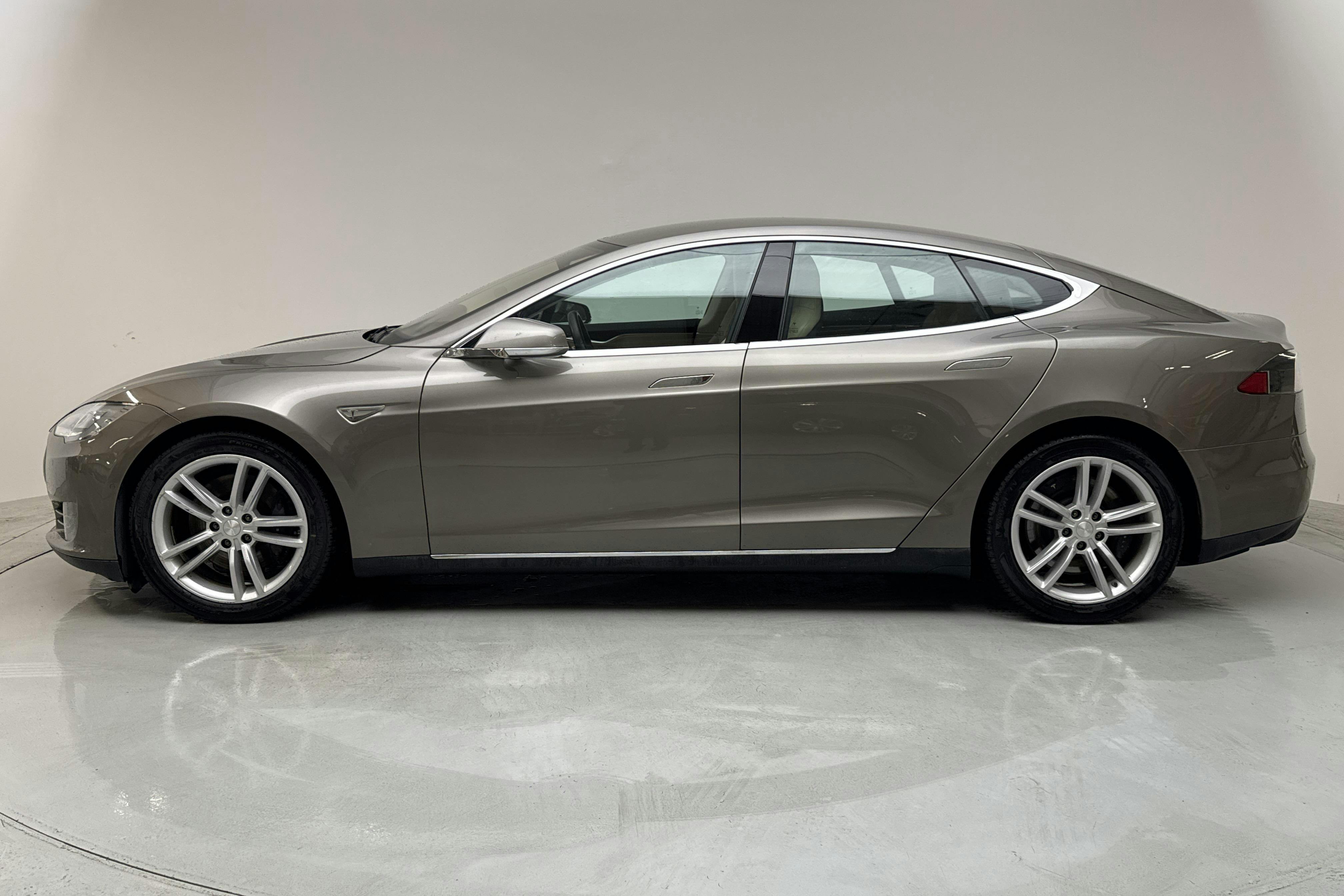 Presentationsfoto 2 av 18: Tesla Model S 70D - 9 084 mil - Automat - grå - 2015