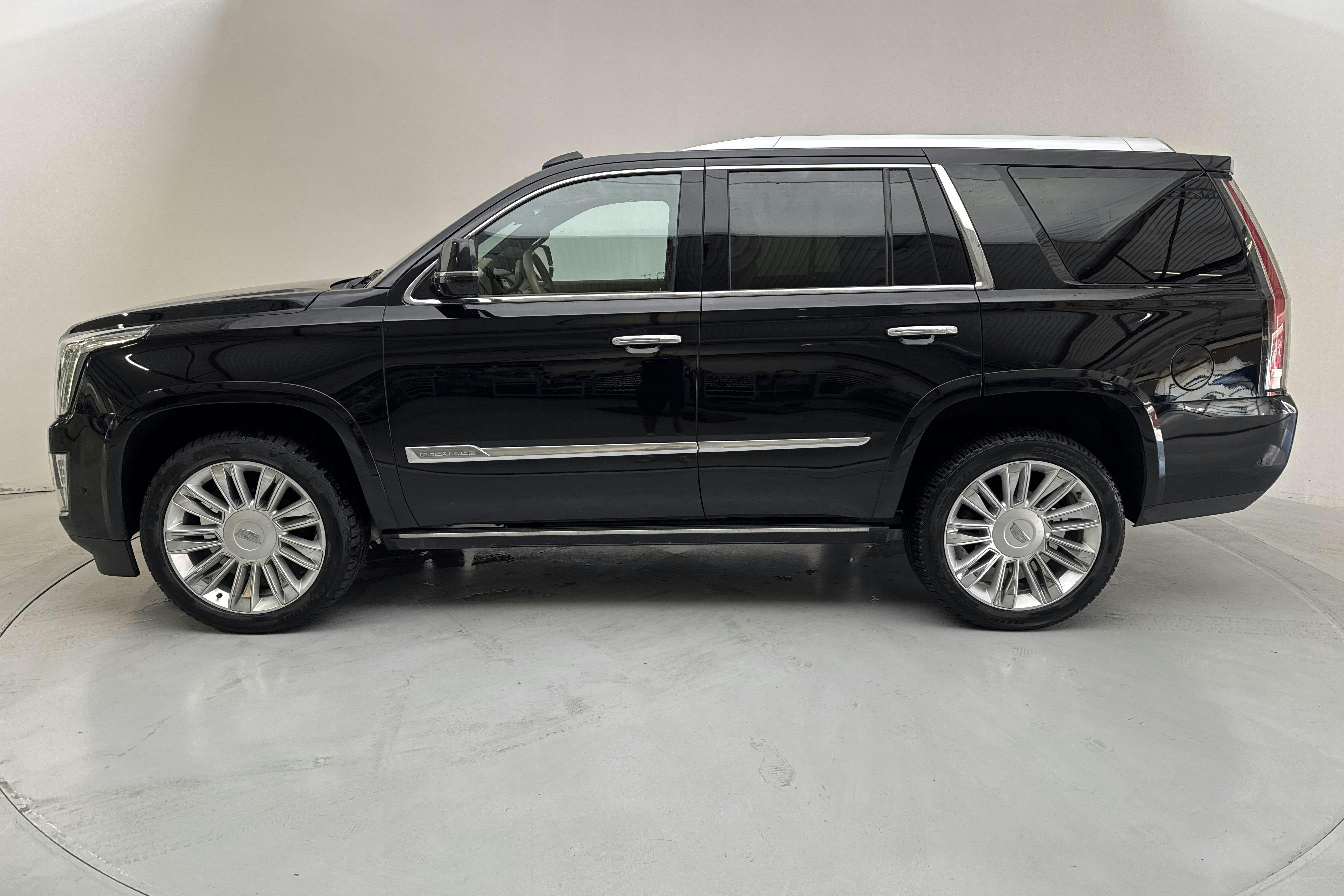 Presentation photo 2 of 20: Cadillac Escalade 6.2 V8 4WD (426hk) - 90 930 km - Automatic - black - 2018