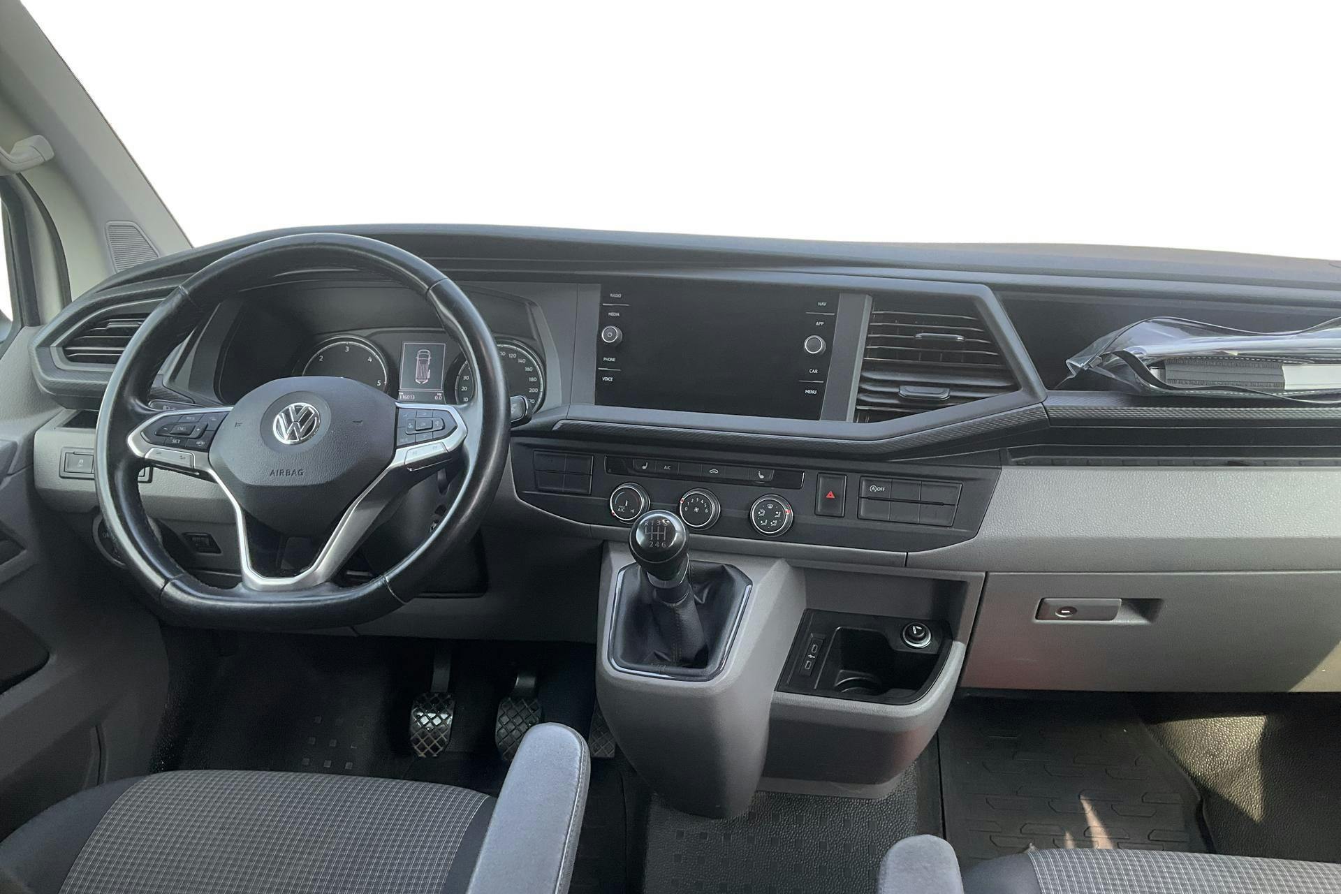 VW Transporter Kombi T6.1 2.0 TDI BMT (150hk) - 11 601 mil - Manuell - vit - 2020