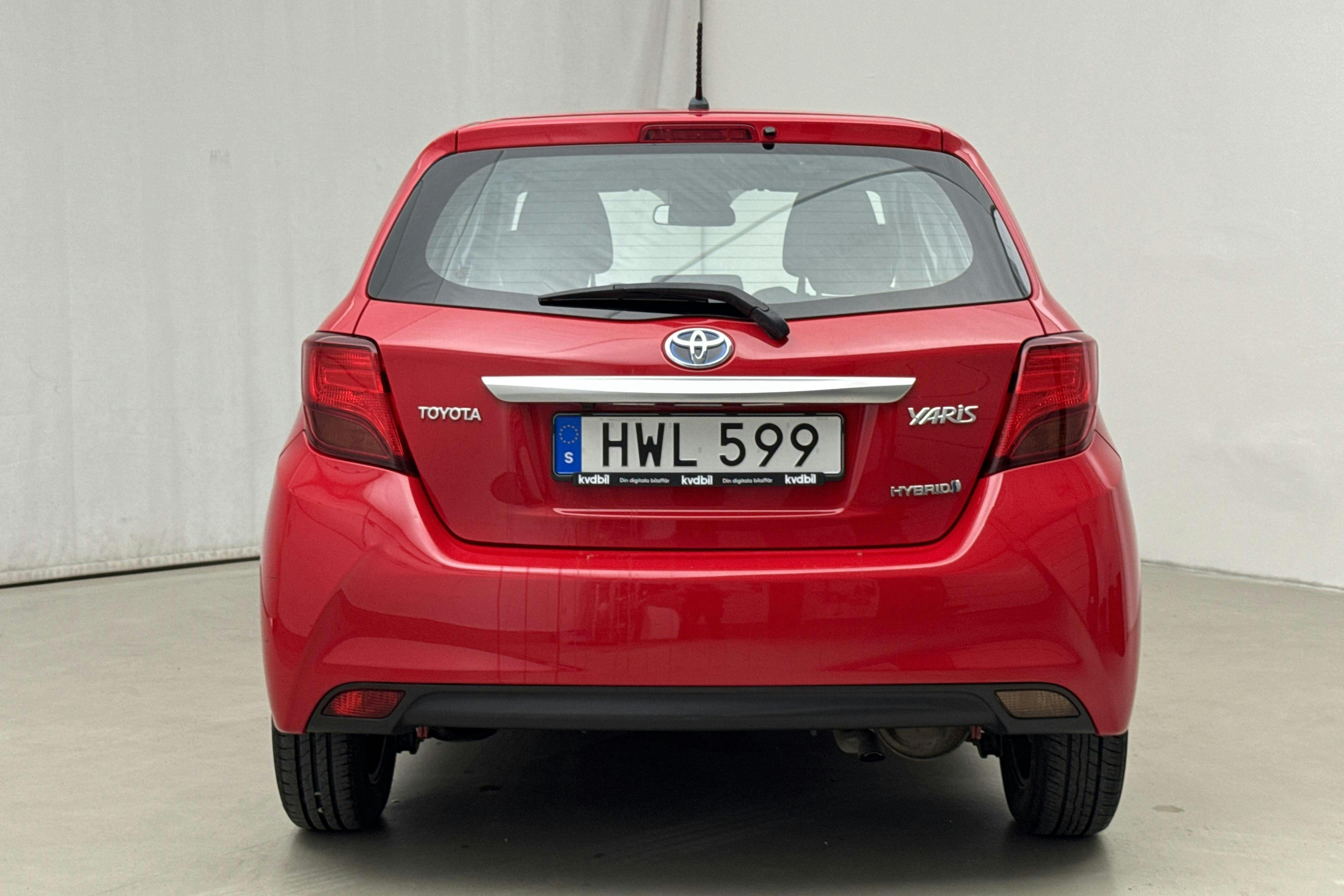 Toyota Yaris 1.5 HSD 5dr (75hk) - 5 824 mil - Automat - röd - 2016