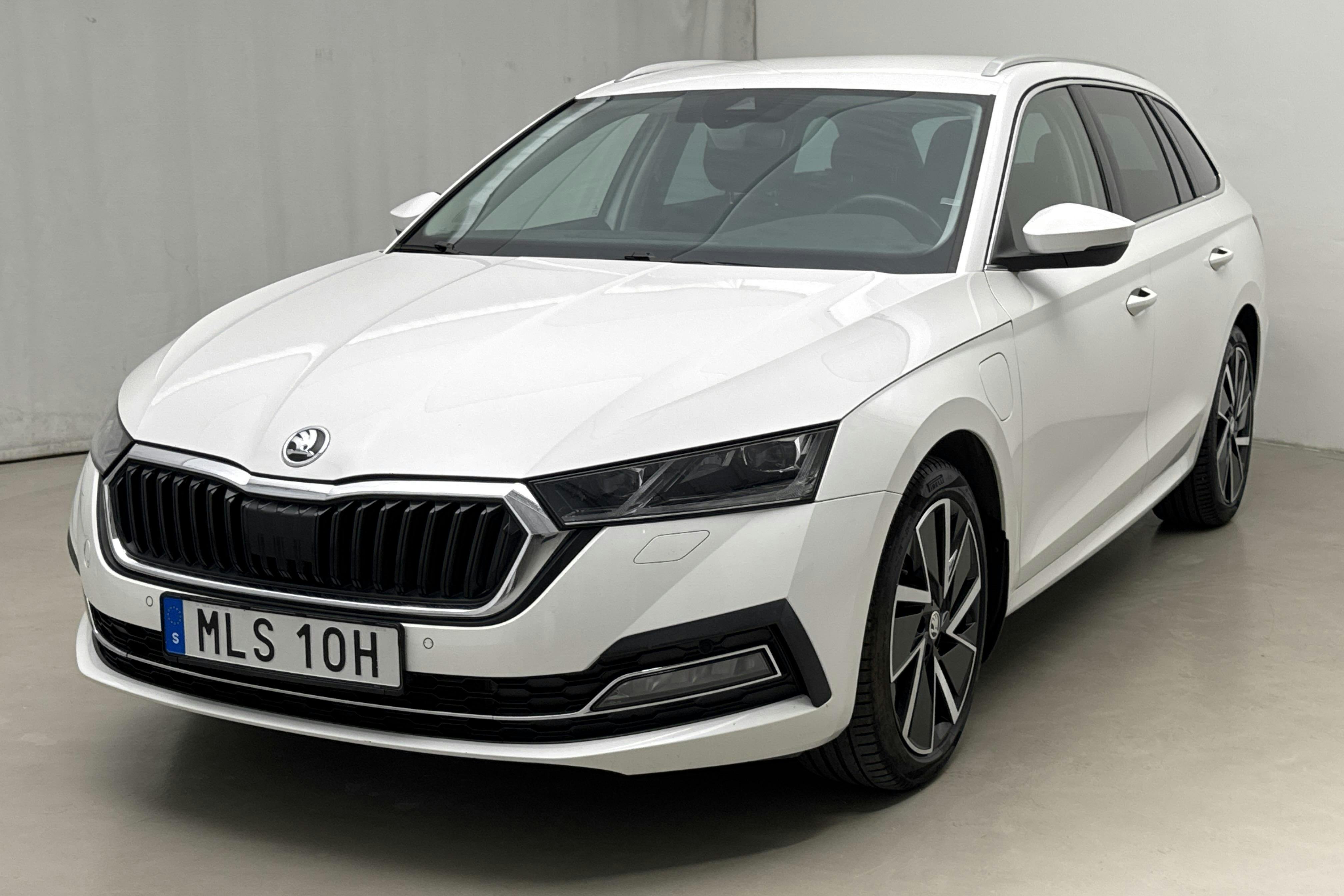 Skoda Octavia 1.4 iV PHEV Combi (204hk) - 108 390 km - Automaatne - valge - 2021