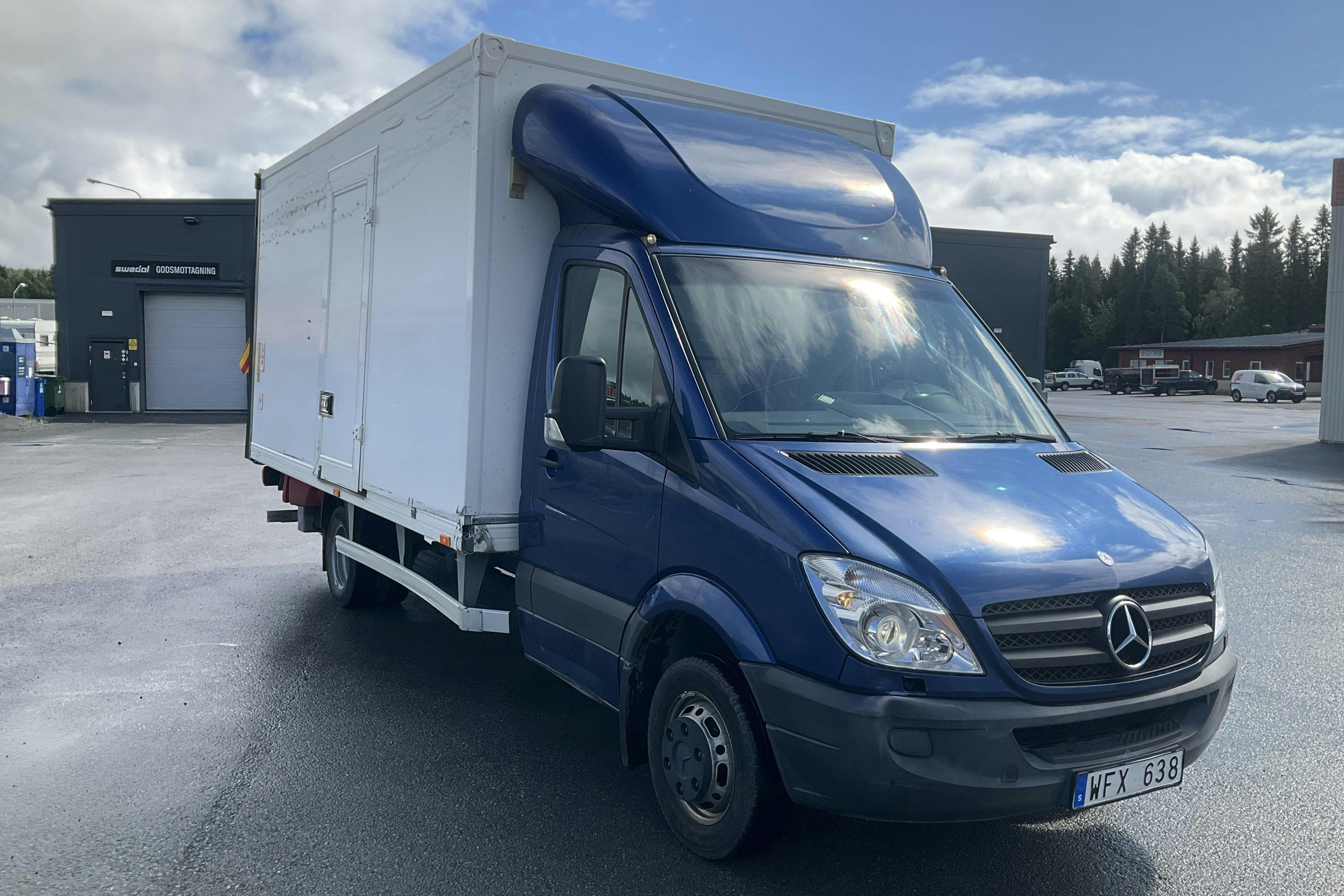 Presentationsfoto 2 av 47: Mercedes Sprinter 418 CDI (184 hk) - 472 320 km - Automat - blå - 2009