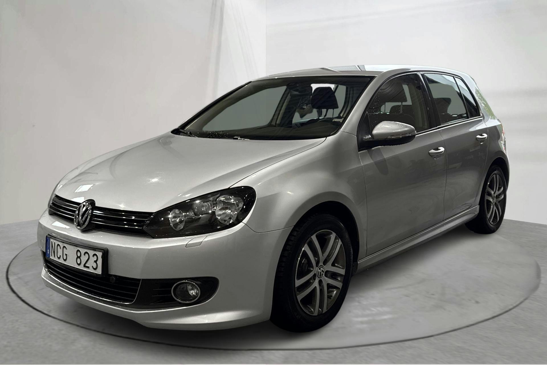 VW Golf VI 1.6 TDI BlueMotion Technology 5dr (105hk) - 141 990 km - Manual - silver - 2013