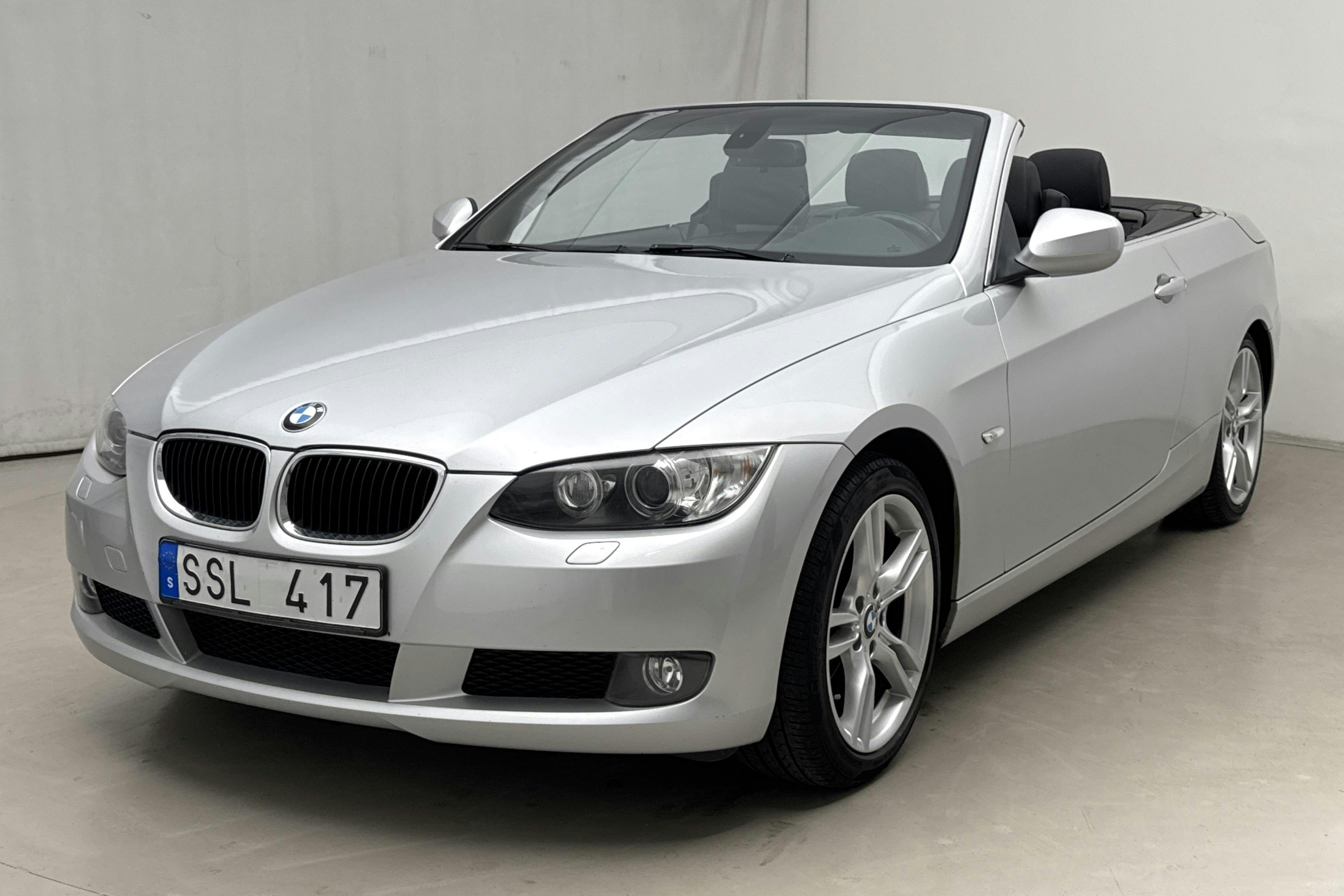 BMW 320i Cabriolet, E93 (170hk) - 132 590 km - Manual - Light Grey - 2010