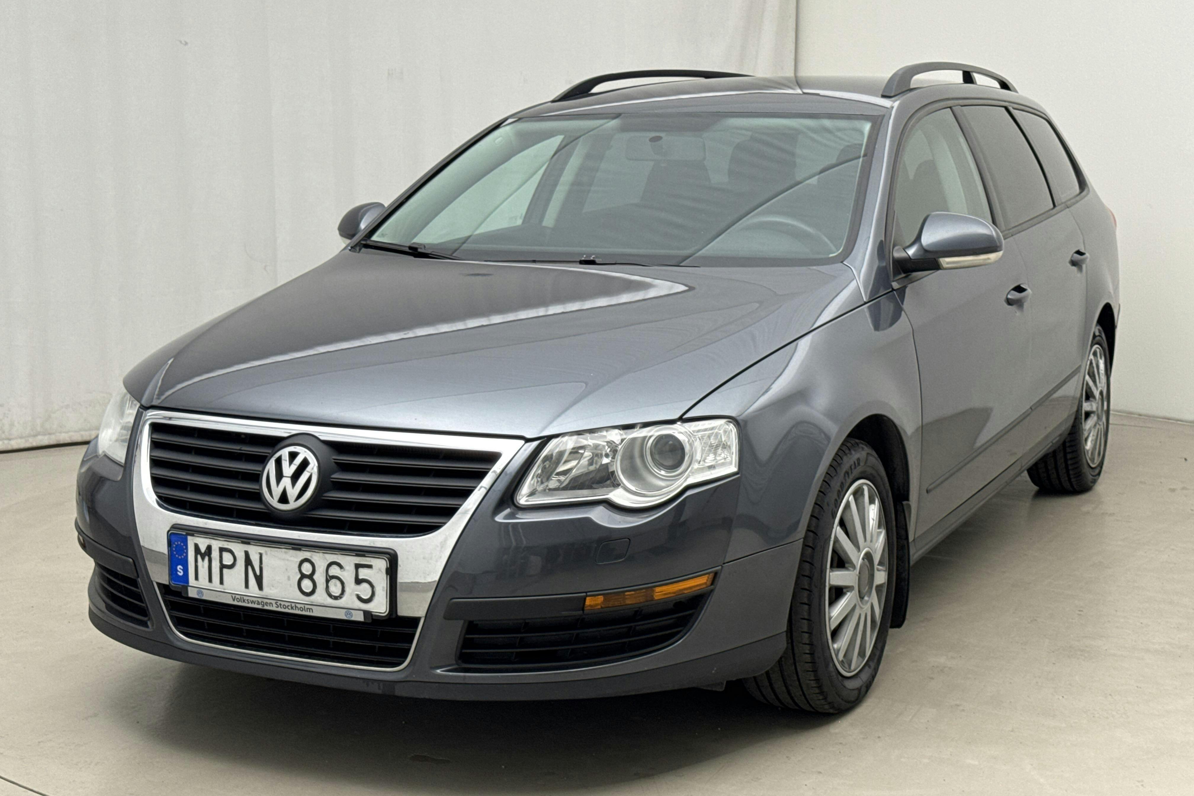VW Passat 1.6 TDI BlueMotion Variant (105hk) - 208 720 km - Käsitsi - Light Grey - 2010