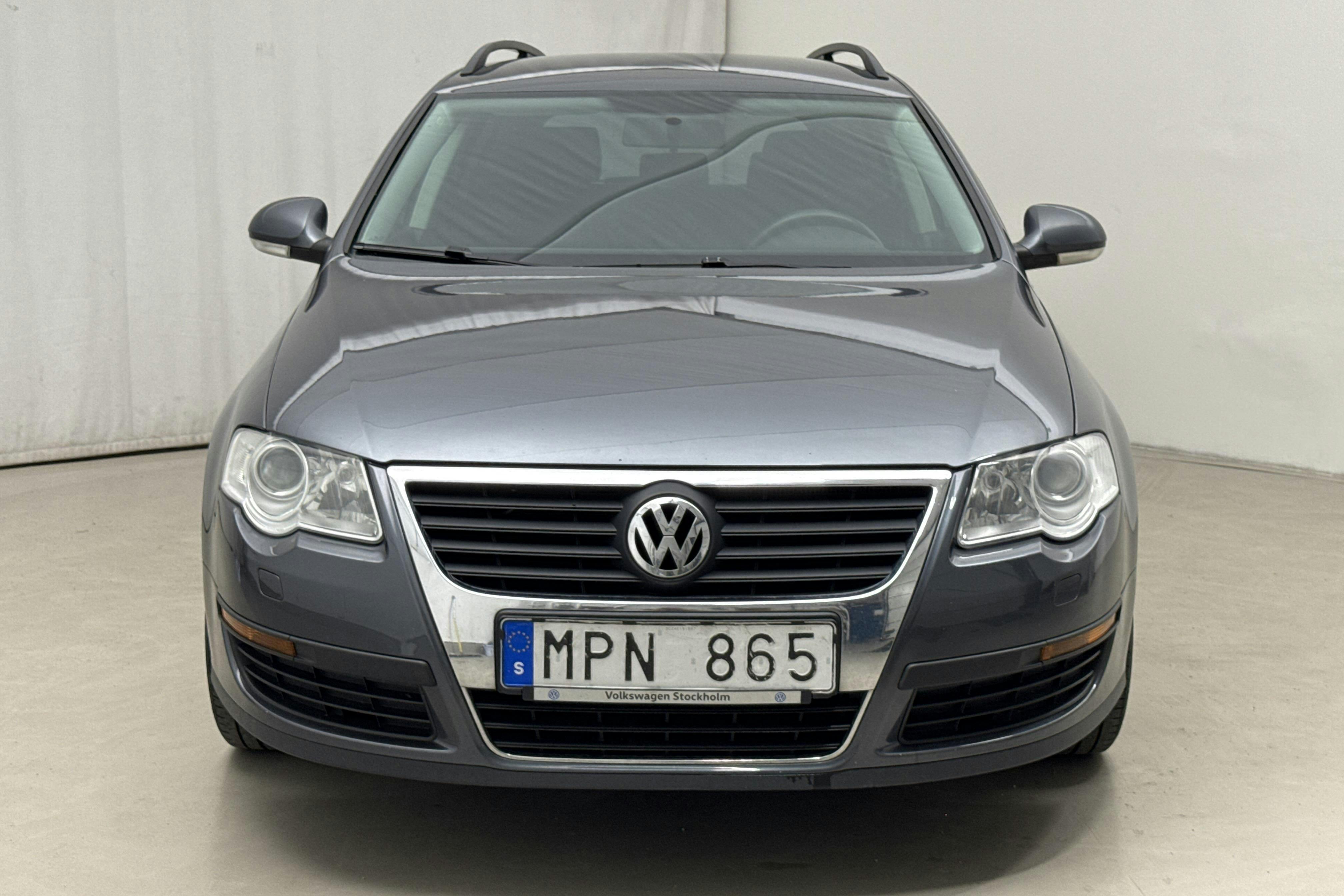 VW Passat 1.6 TDI BlueMotion Variant (105hk) - 20 872 mil - Manuell - Light Grey - 2010
