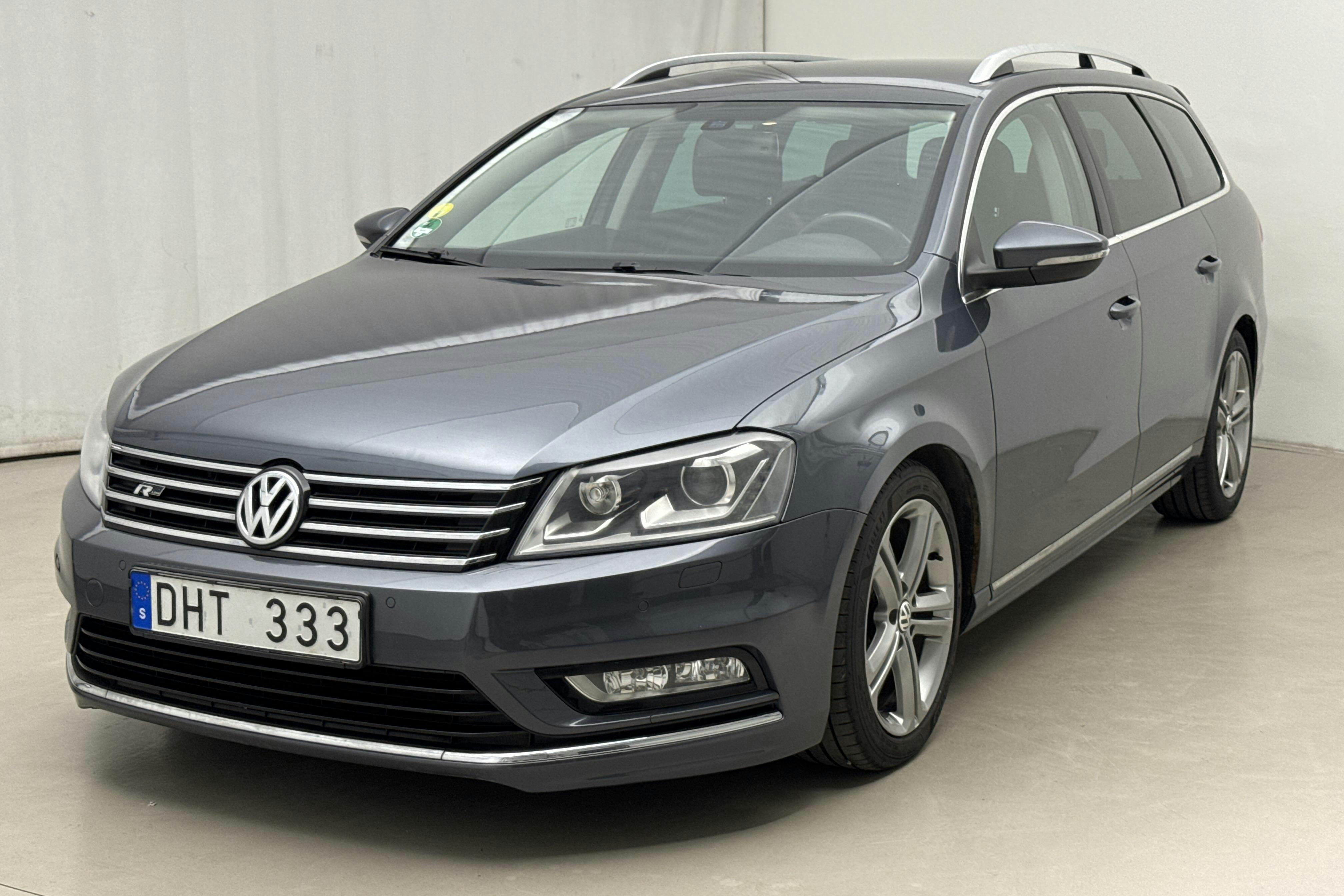 Presentationsfoto 1 av 23: VW Passat 2.0 TDI BlueMotion Technology Variant 4Motion (177hk) - 19 031 mil - Automat - Light Grey - 2013