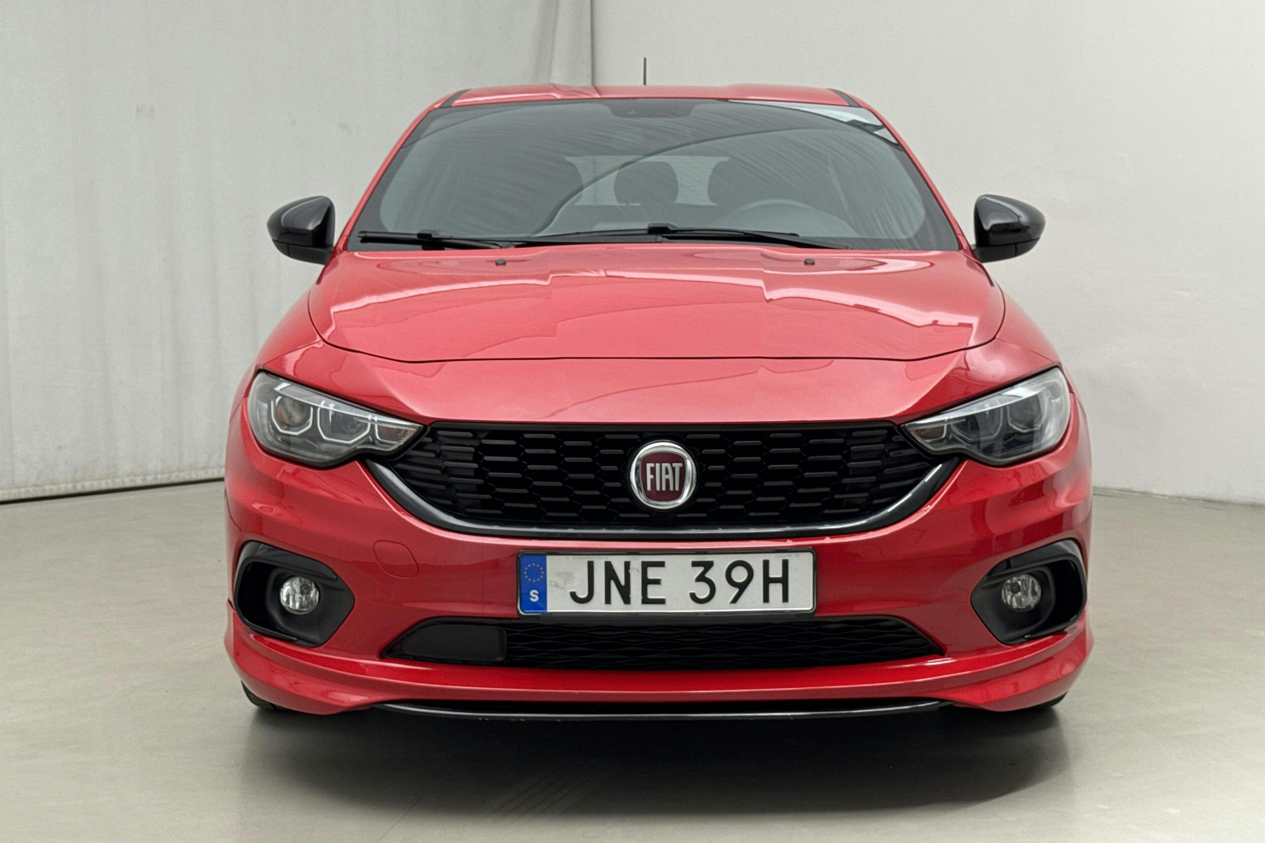 Fiat Tipo 1.4 5dr (120hk) - 3 246 mil - Manuell - röd - 2020