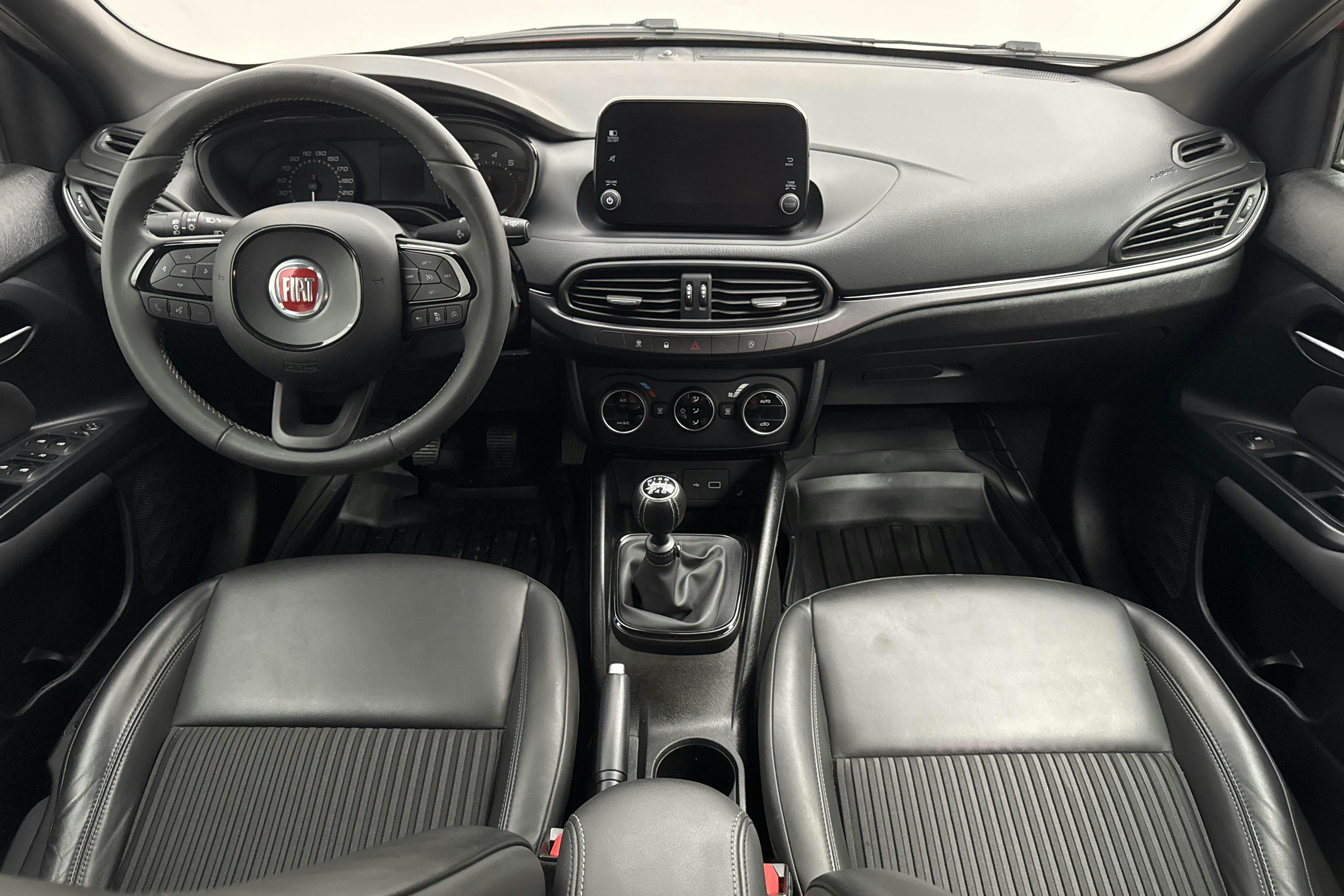 Fiat Tipo 1.4 5dr (120hk) - 3 246 mil - Manuell - röd - 2020