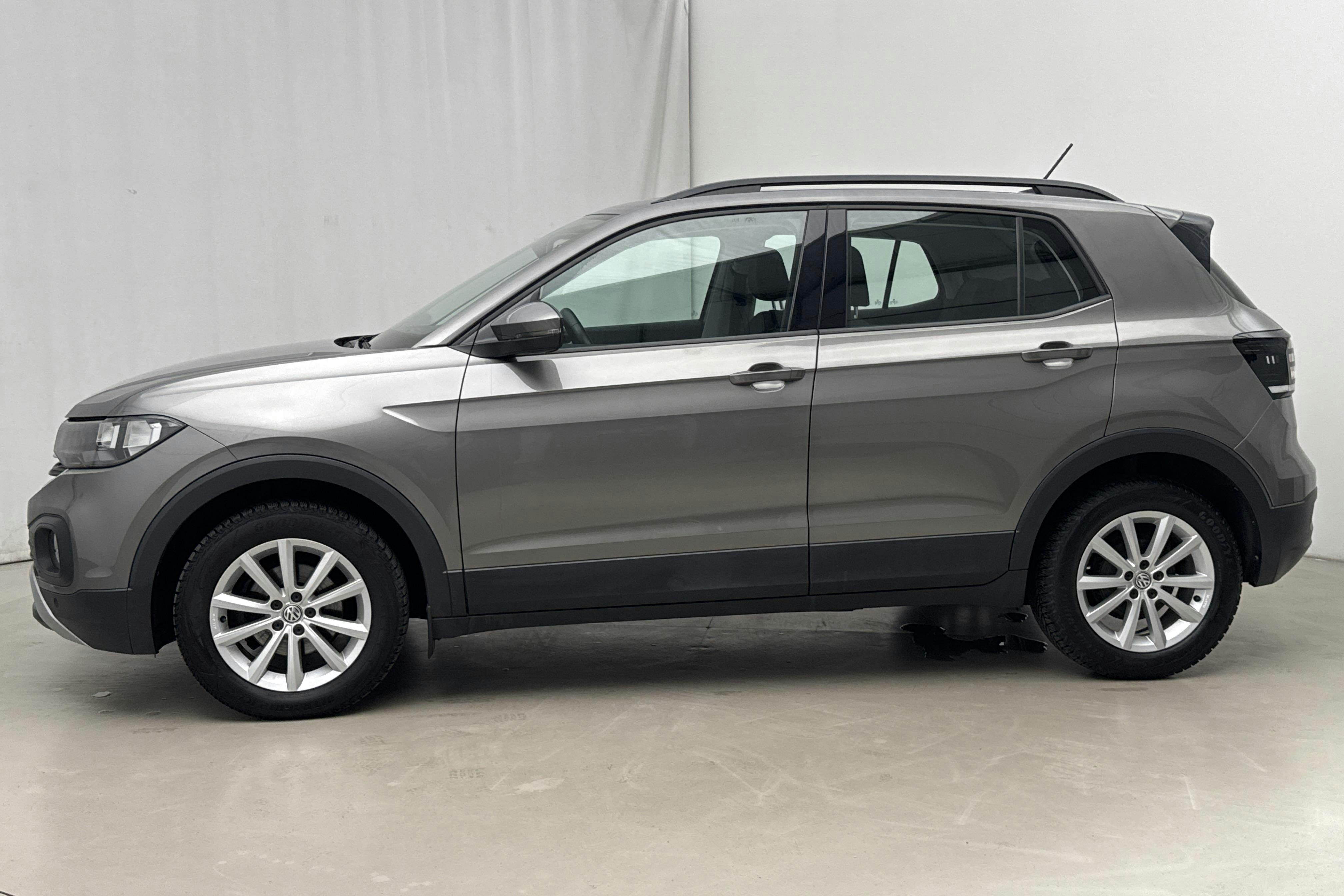 Presentationsfoto 2 av 14: VW T-Cross 1.0 TSI (95hk) - 6 485 mil - Manuell - grå - 2019