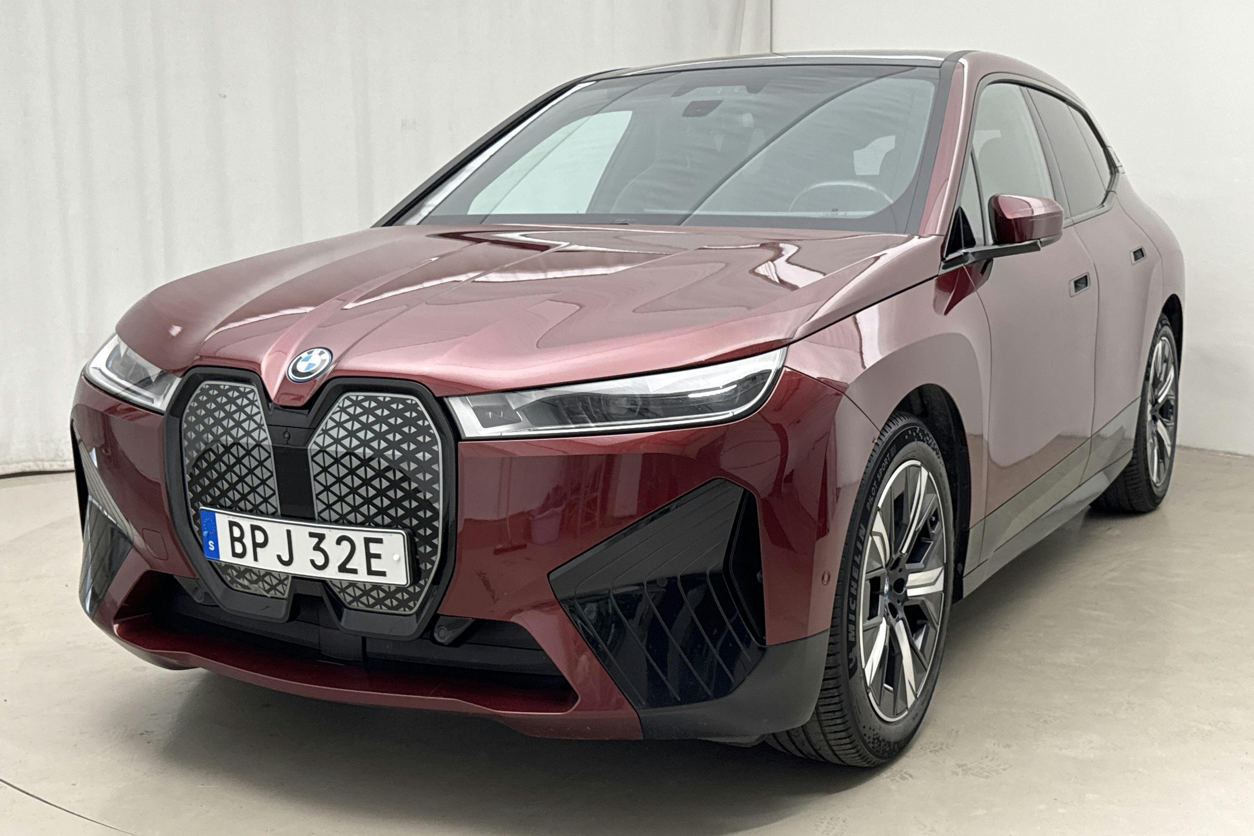 BMW iX xDrive40, I20 (326hk) - 6 604 mil - Automat - röd - 2022