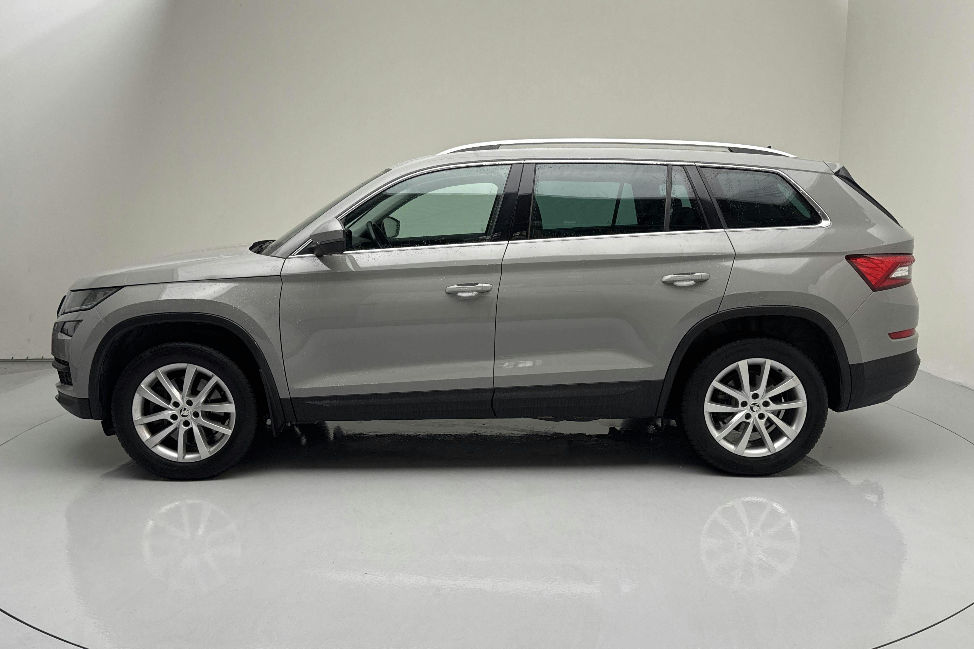 Presentationsfoto 2 av 15: Skoda Kodiaq 2.0 TDI 4X4 (200hk) - 13 825 mil - Automat - grå - 2021