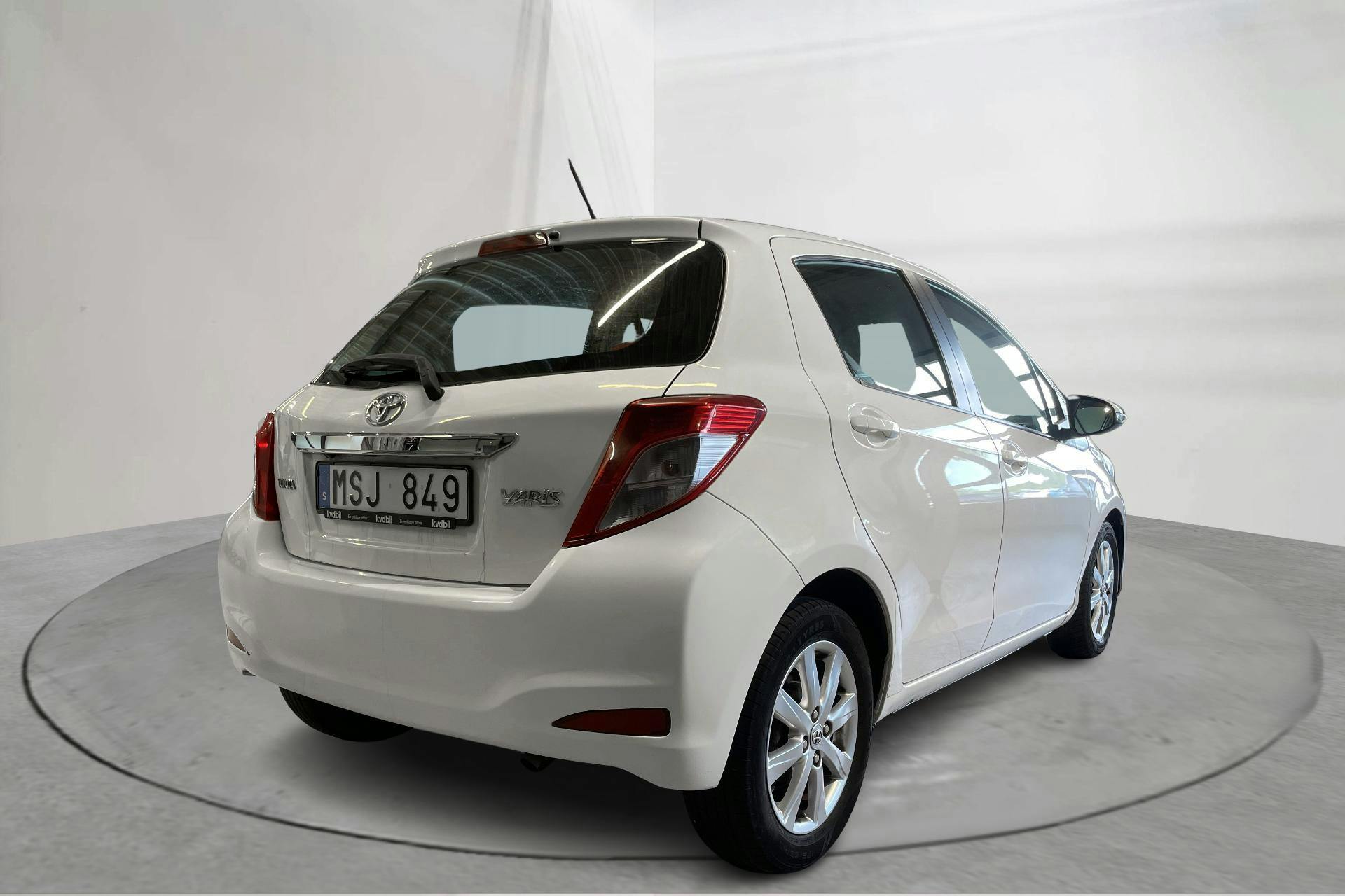 Toyota Yaris 1.4 D-4D 5dr (90hk) - 16 554 mil - Manuell - vit - 2012