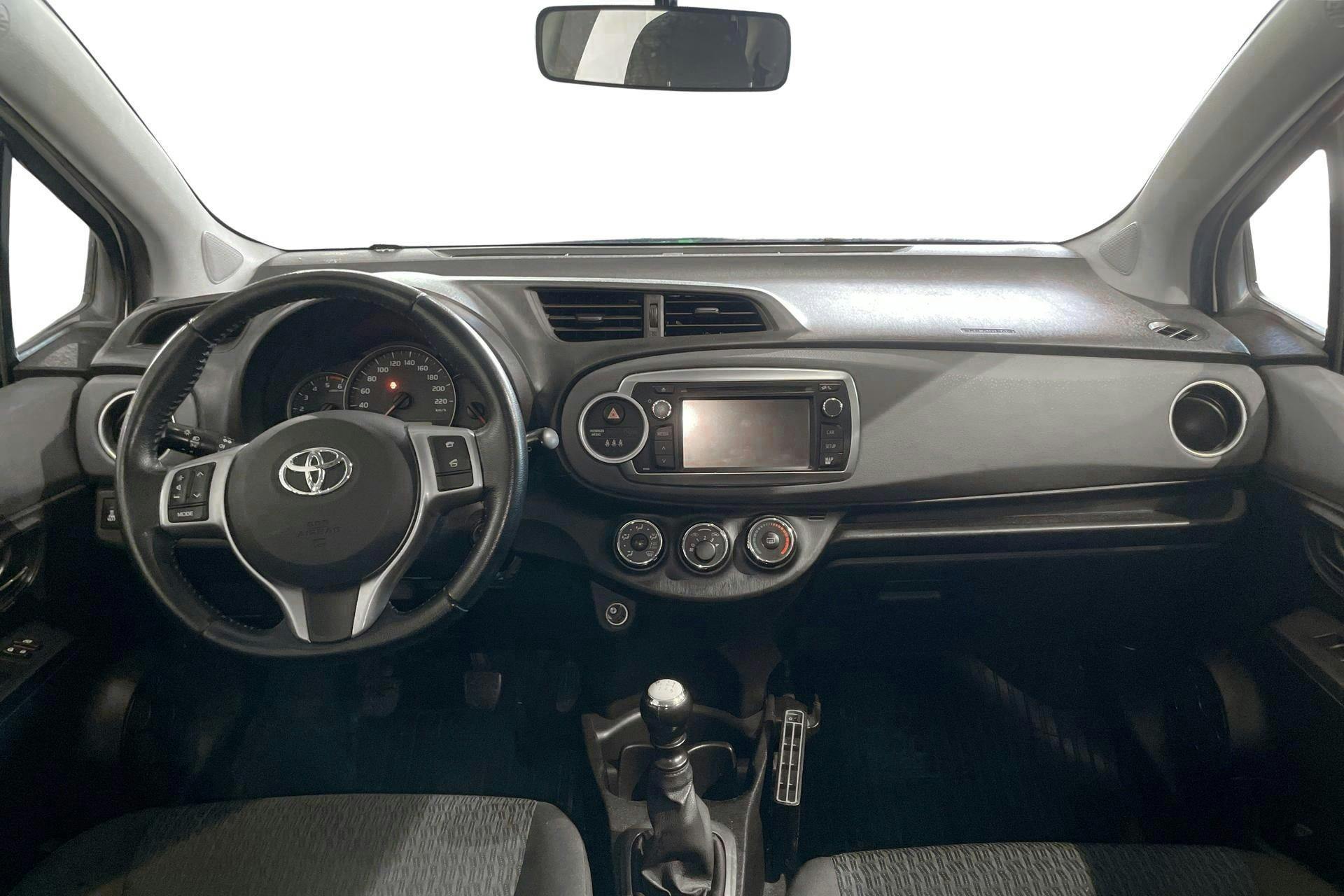 Toyota Yaris 1.4 D-4D 5dr (90hk) - 16 554 mil - Manuell - vit - 2012
