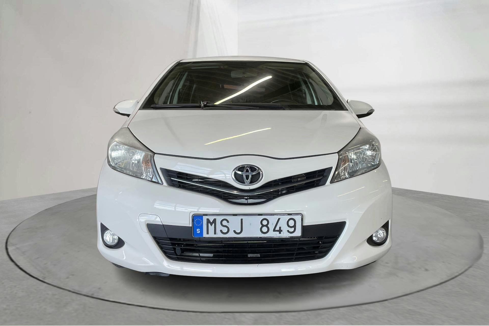 Toyota Yaris 1.4 D-4D 5dr (90hk) - 16 554 mil - Manuell - vit - 2012