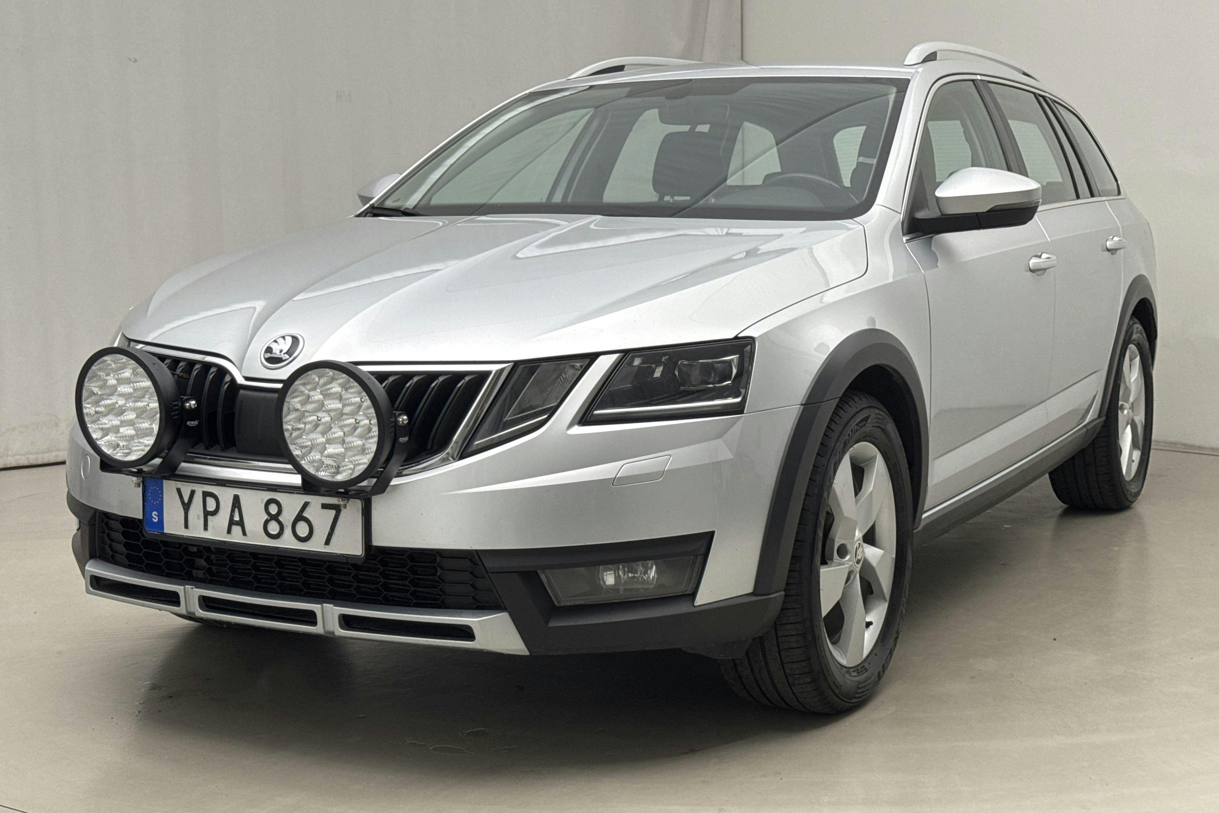Skoda Octavia Scout II 2.0 TDI 4X4 (150hk) - 17 758 mil - Automat - silver - 2018