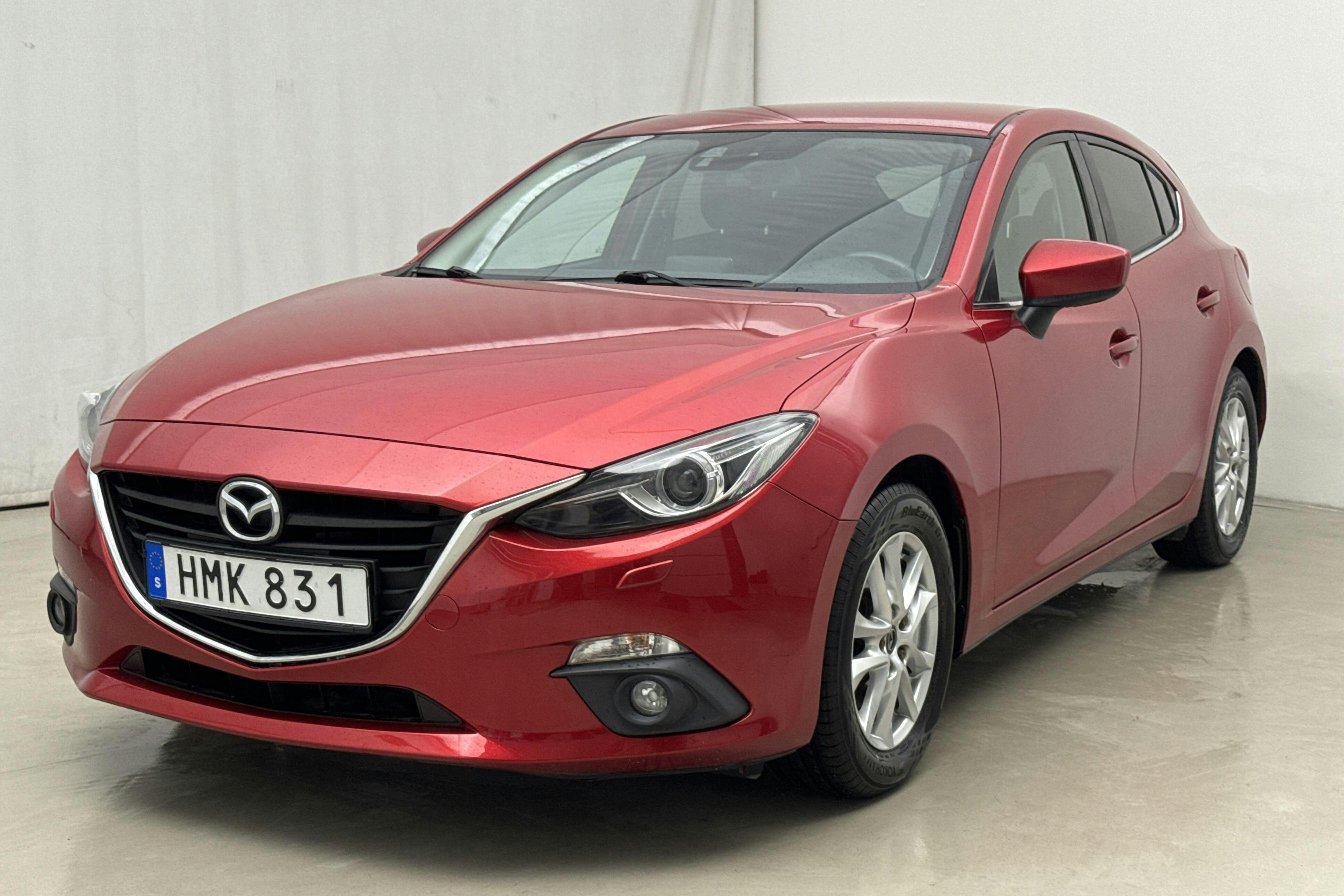Mazda 3 2.0 5dr (120hk) - 14 391 mil - Manuell - röd - 2015