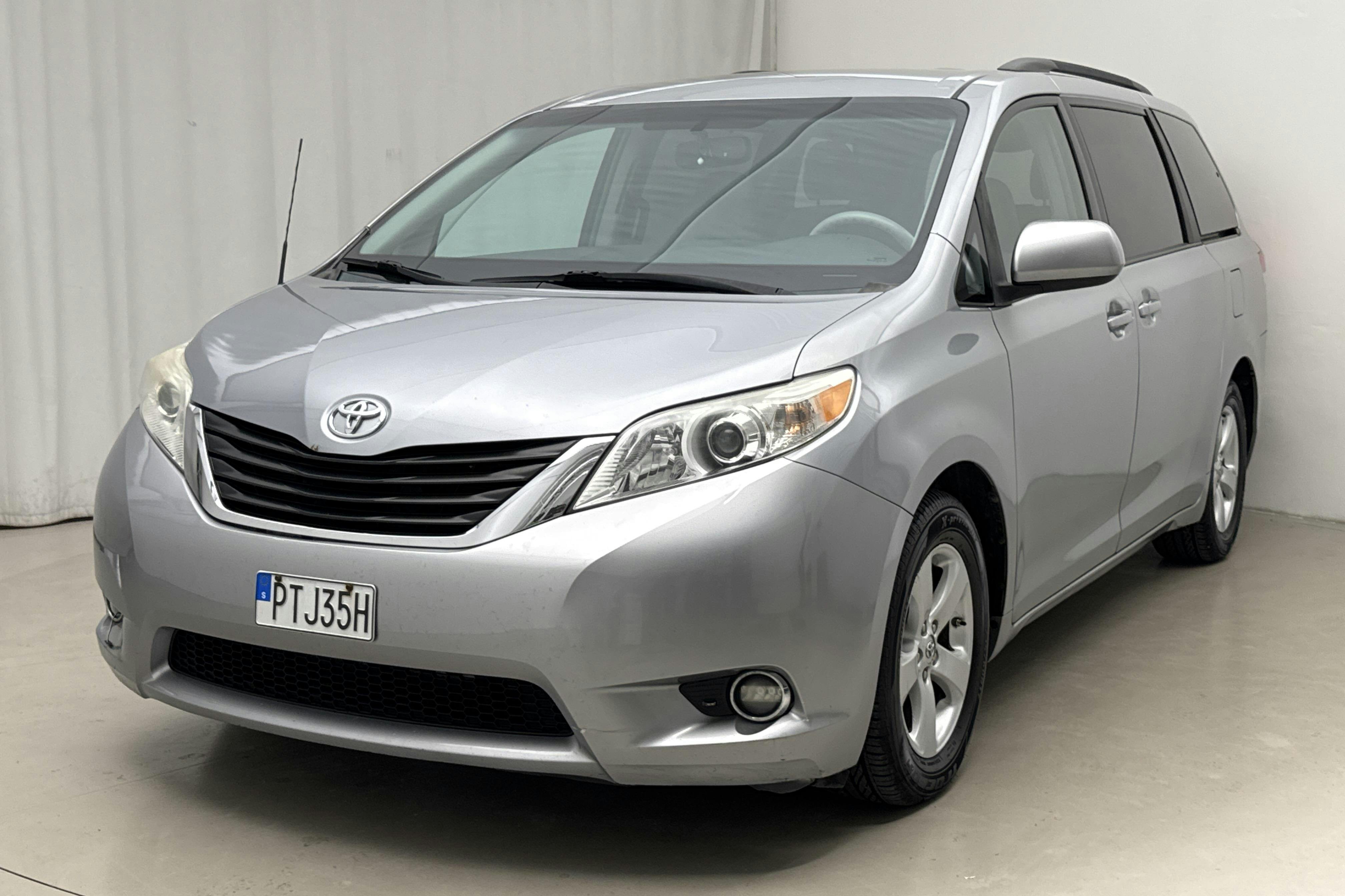 Toyota Sienna 3.6 V6 (269hk) - 17 844 mil - Automat - silver - 2013