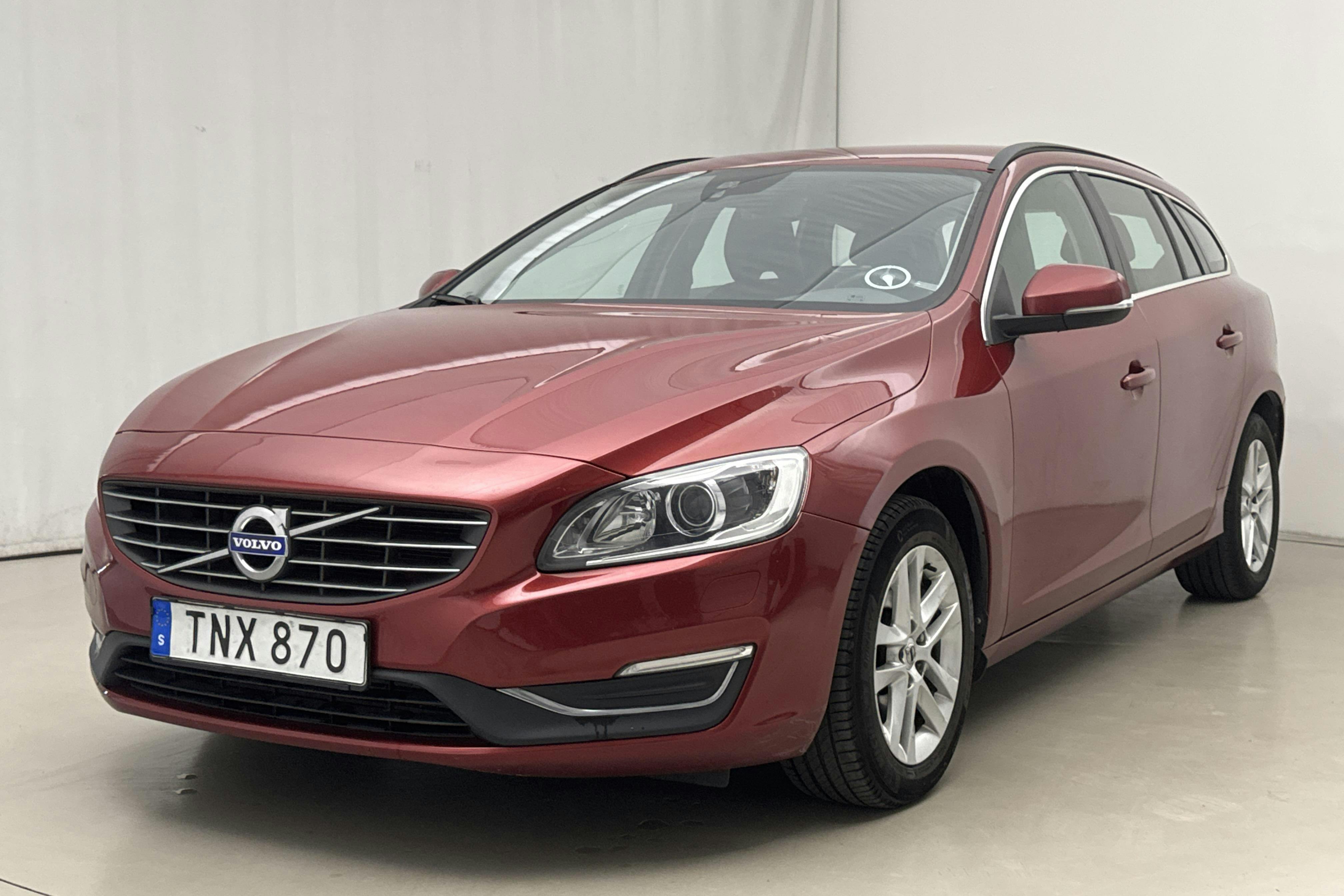 Volvo V60 D3 (150hk) - 19 846 mil - Automat - röd - 2017