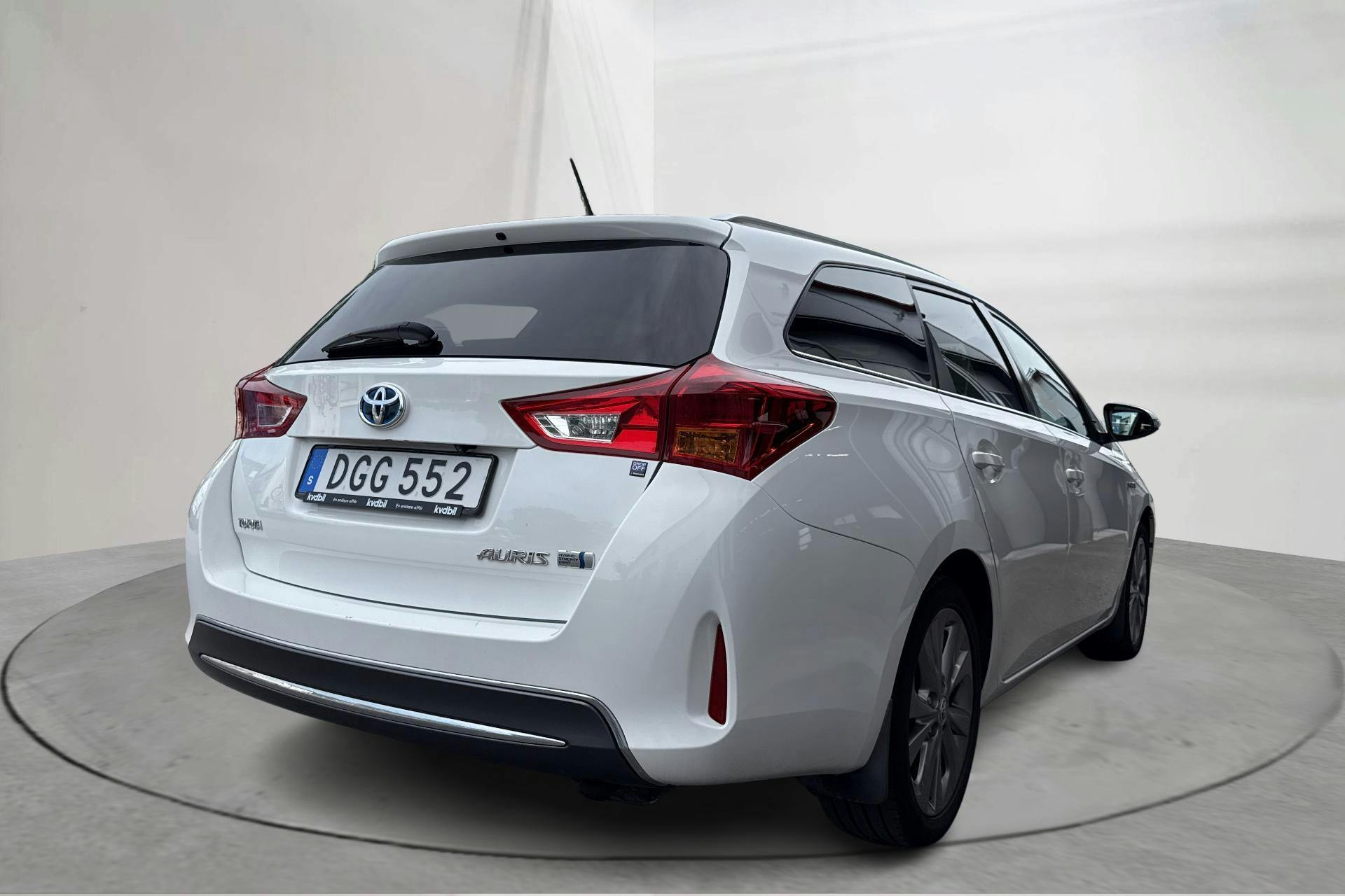 Toyota Auris 1.8 HSD Touring Sports (99hk) - 16 251 mil - Automat - vit - 2014