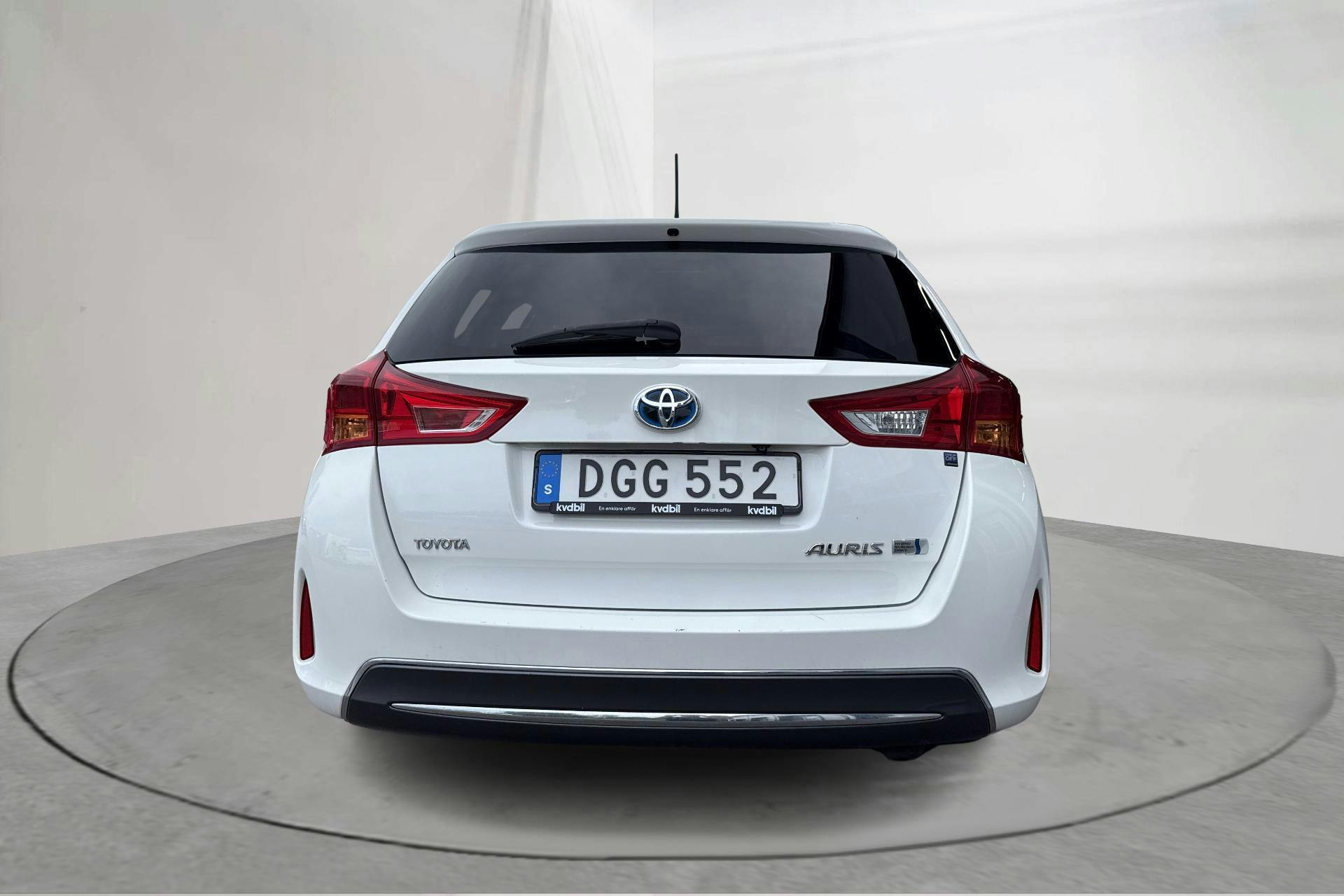 Toyota Auris 1.8 HSD Touring Sports (99hk) - 16 251 mil - Automat - vit - 2014