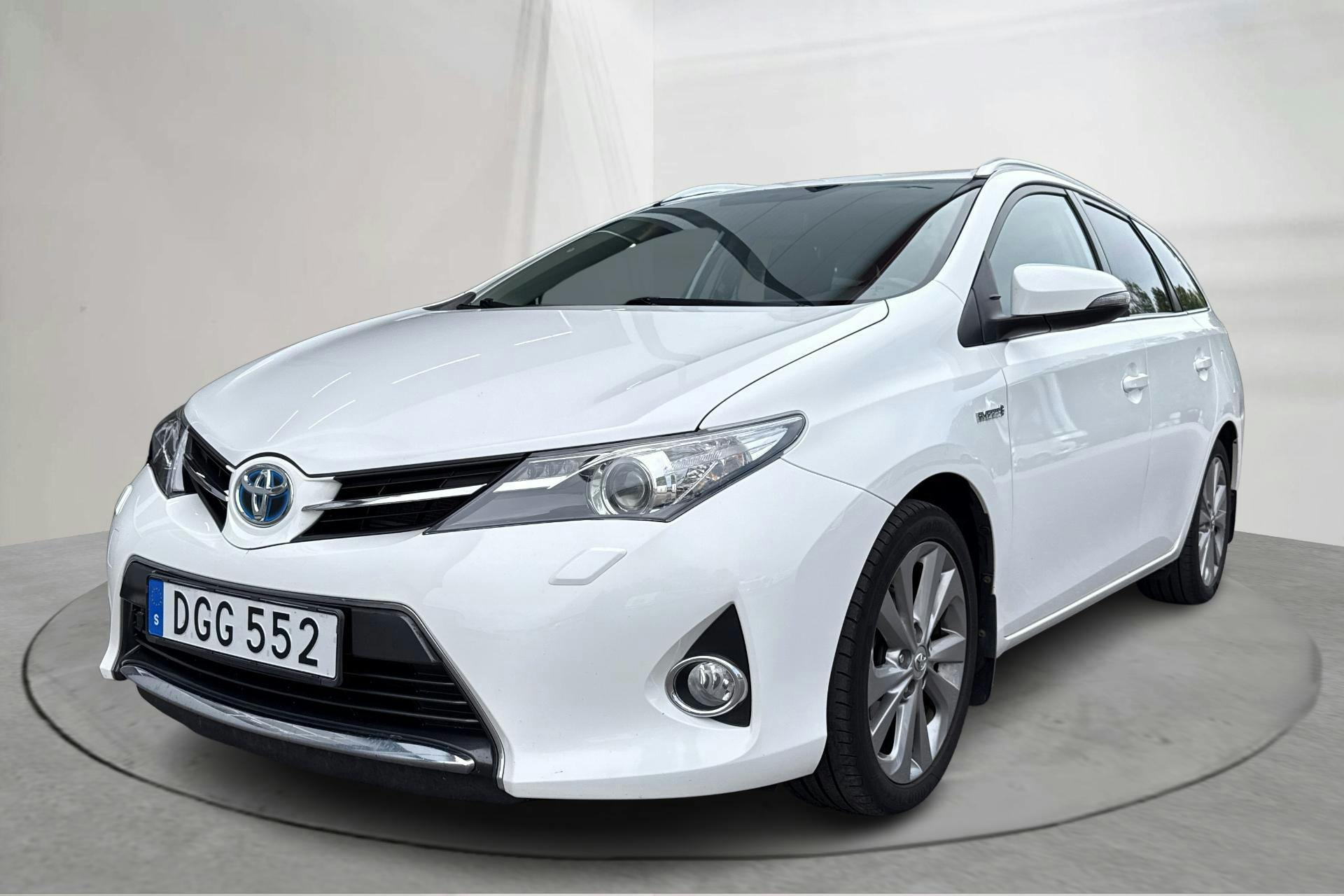 Toyota Auris 1.8 HSD Touring Sports (99hk) - 16 251 mil - Automat - vit - 2014