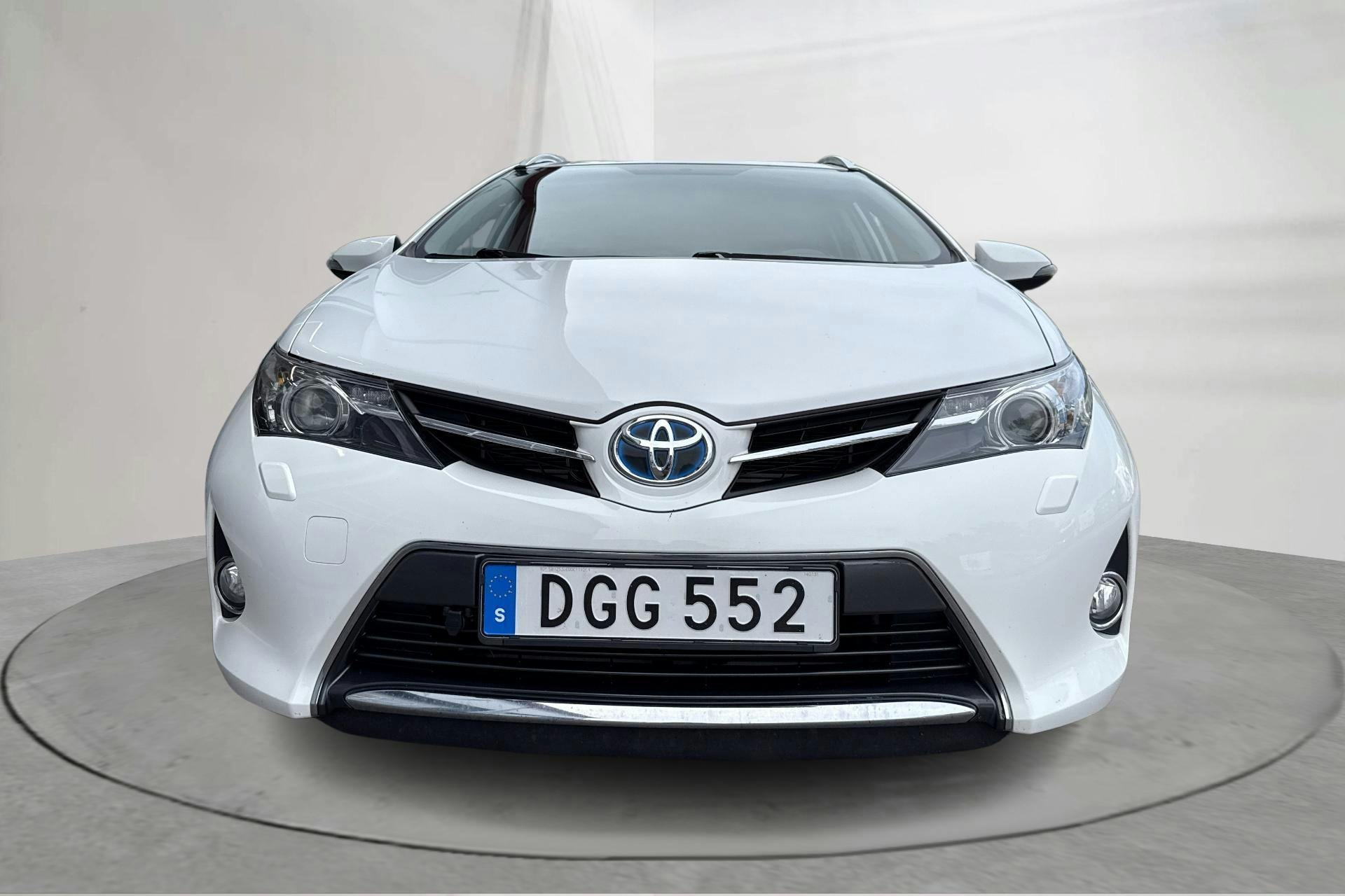 Toyota Auris 1.8 HSD Touring Sports (99hk) - 16 251 mil - Automat - vit - 2014