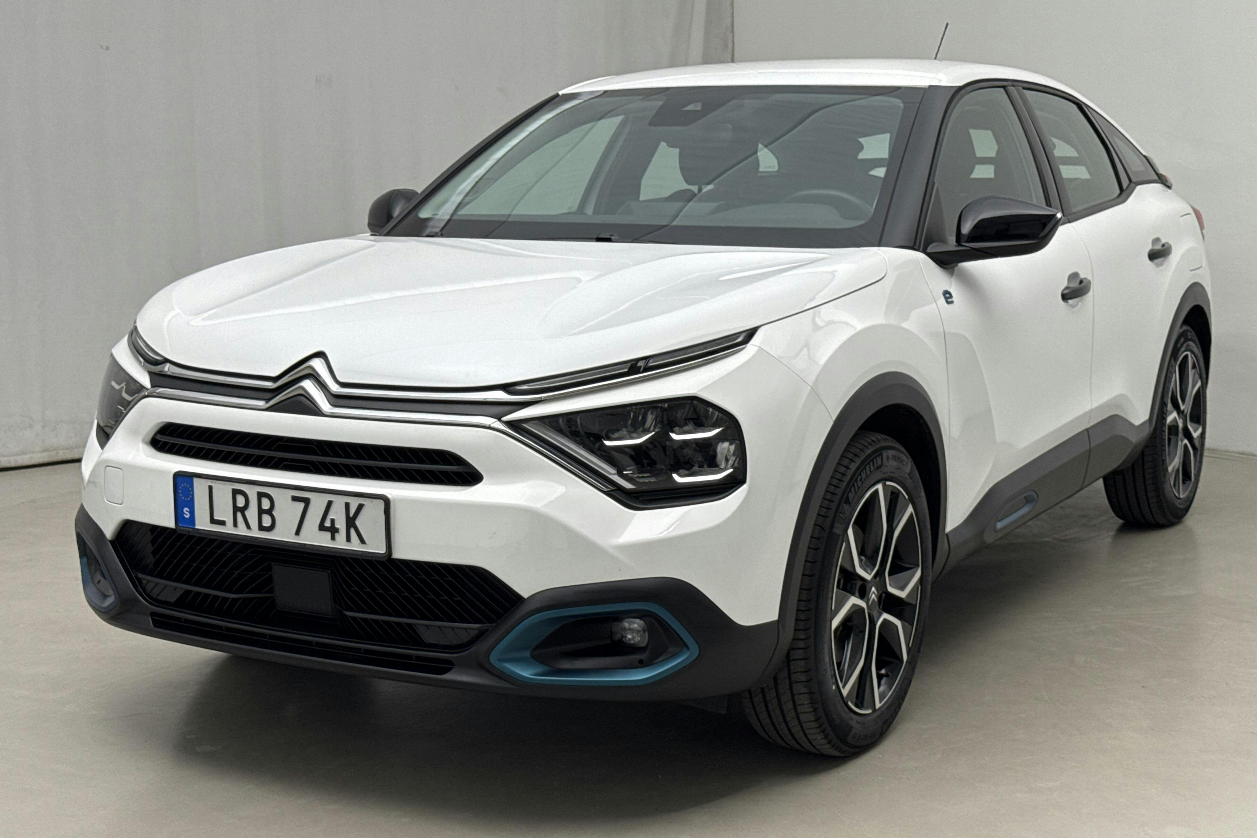 Citroën e-C4 50 kWh (136hk) - 24 430 km - Automatic - white - 2022