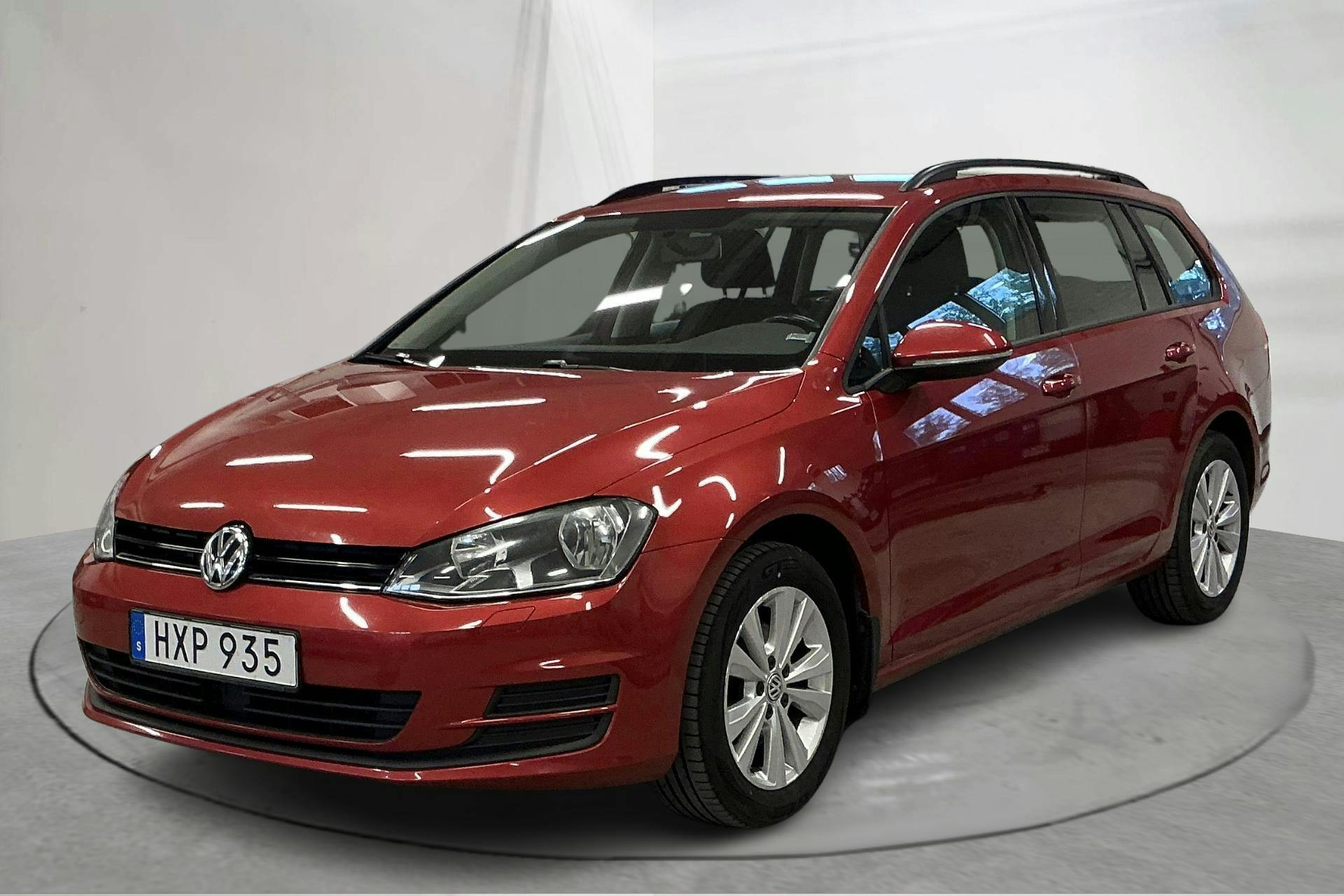 VW Golf VII 1.2 TSI Sportscombi (110hk) - 131 810 km - Manual - red - 2016