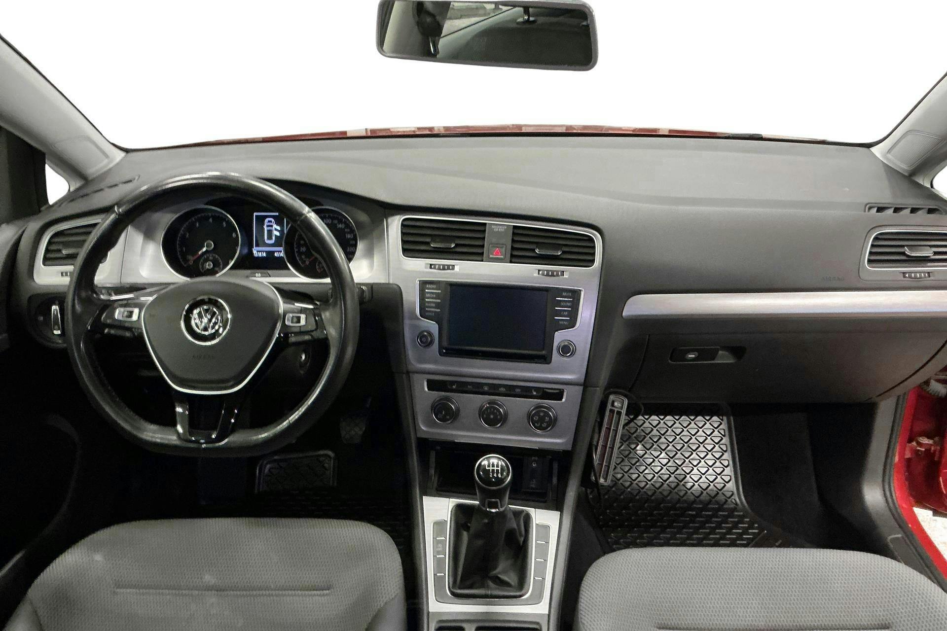 VW Golf VII 1.2 TSI Sportscombi (110hk) - 13 181 mil - Manuell - röd - 2016