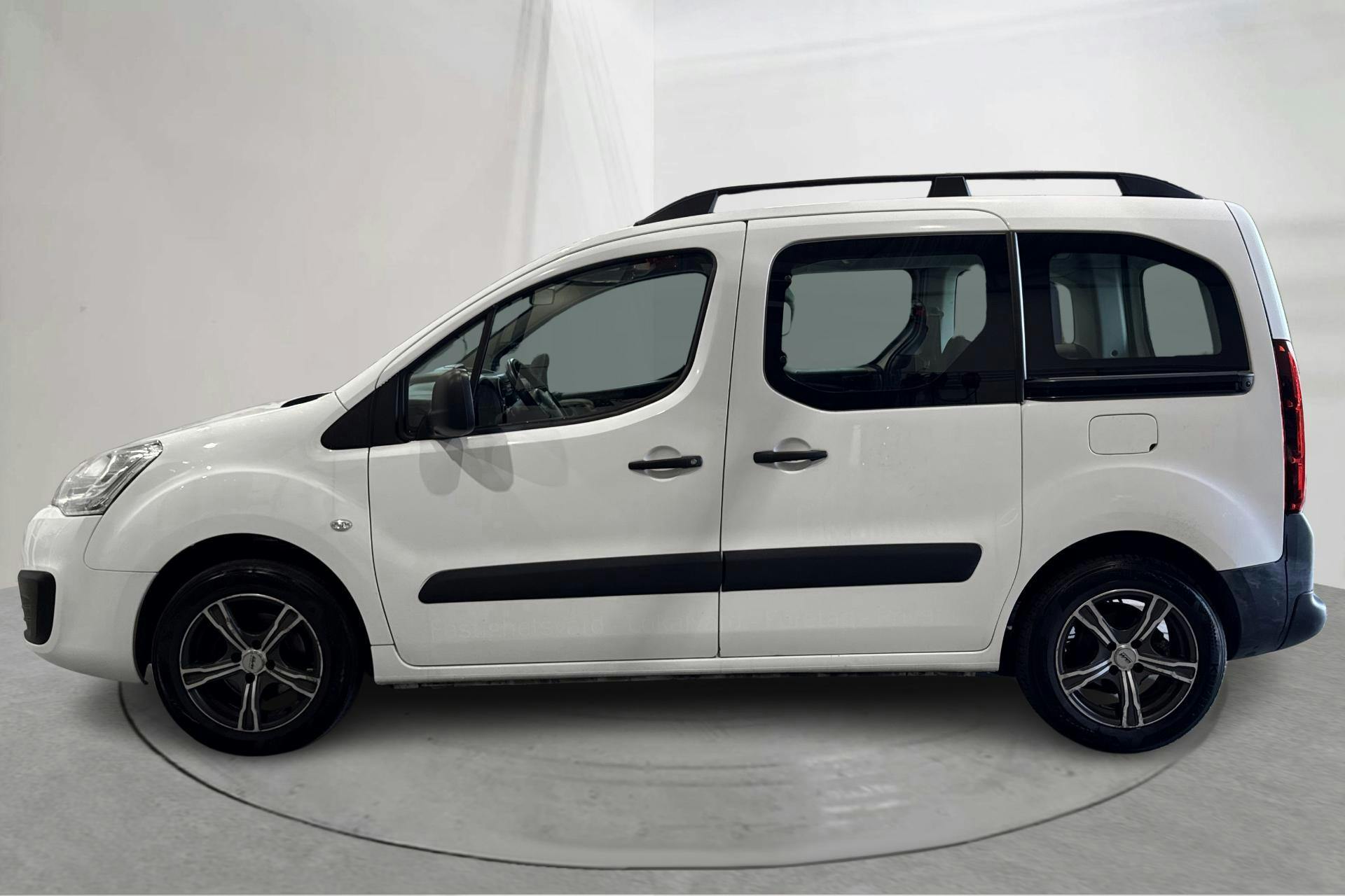 Presentation photo 2 of 13: Peugeot Partner Tepee 1.6 BlueHDi (100hk) - 154 930 km - Manual - white - 2017