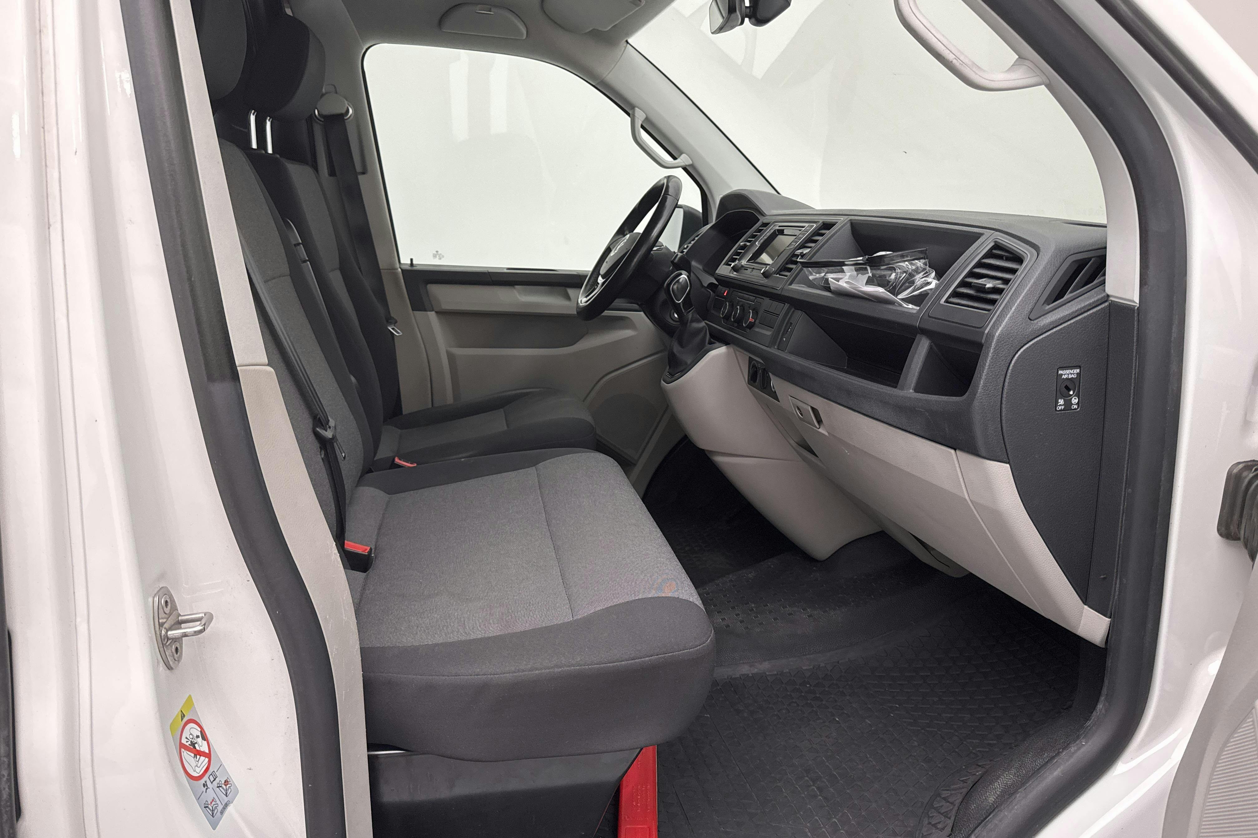 VW Transporter T6 2.0 TDI BMT Skåp (150hk) - 12 332 mil - Automat - vit - 2018