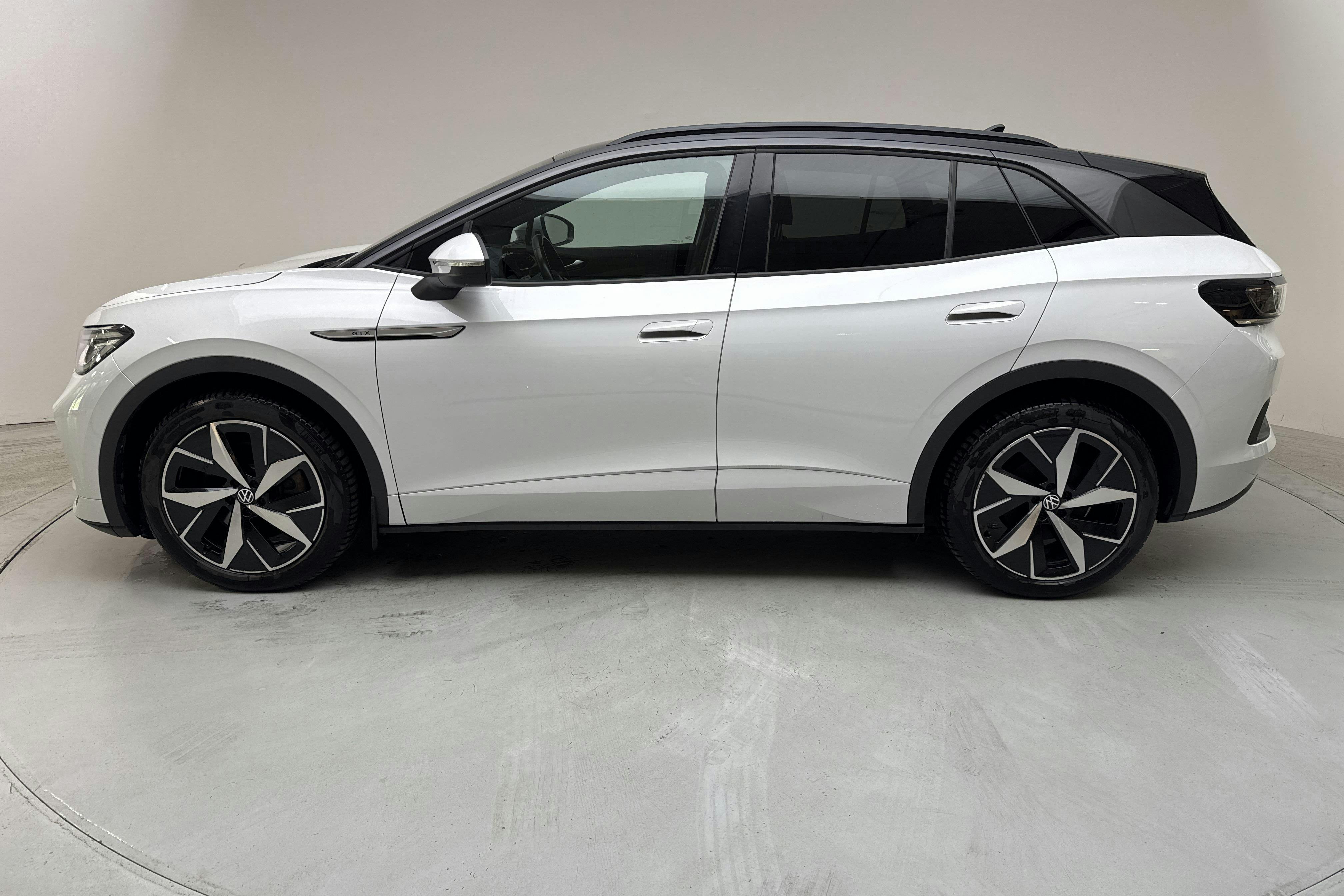 Presentationsfoto 2 av 16: VW ID.4 GTX 77kWh AWD (299hk) - 5 581 mil - Automat - vit - 2022