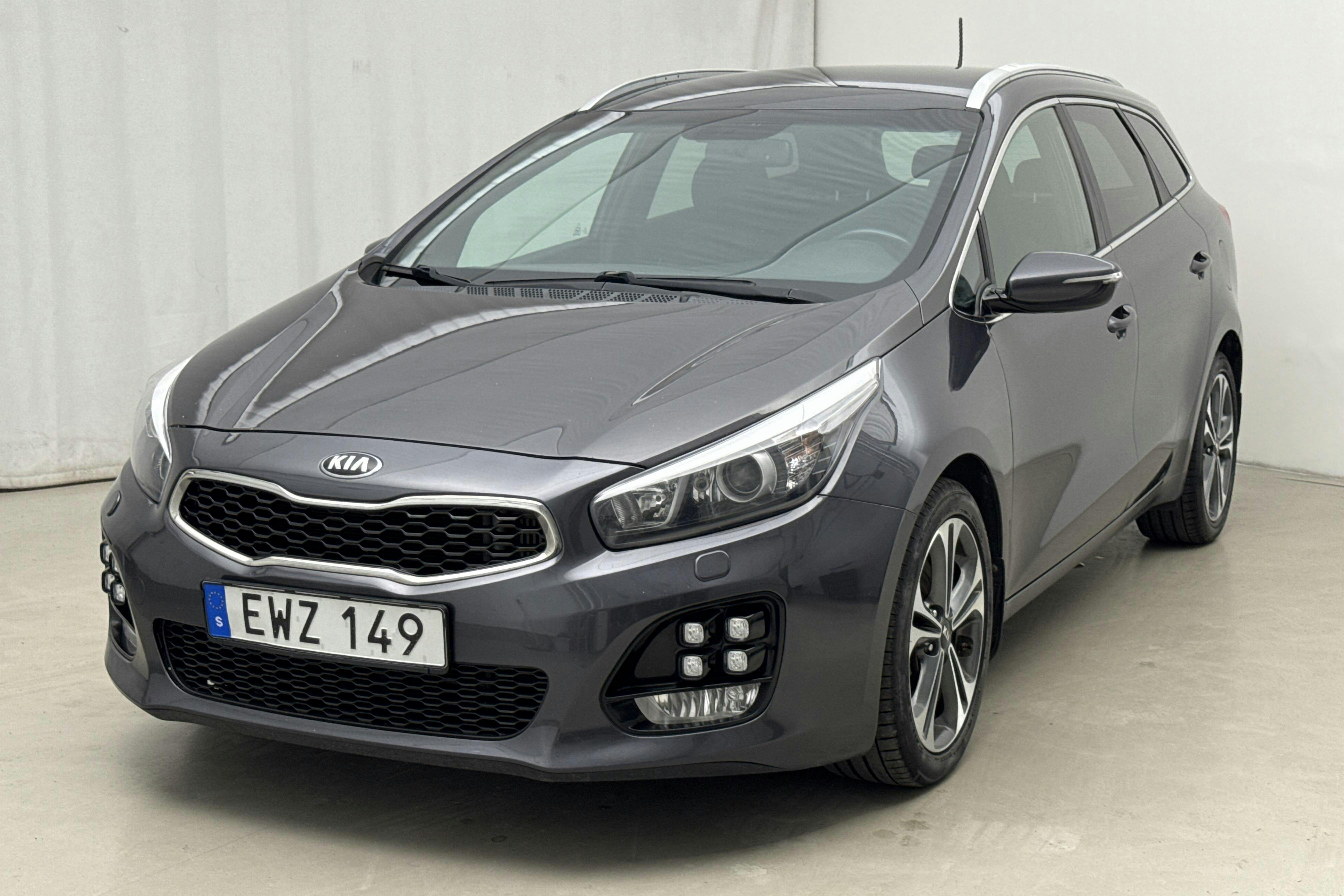 KIA Cee'd 1.6 CRDi SW (136hk) - 148 850 km - Käsitsi - hall - 2016