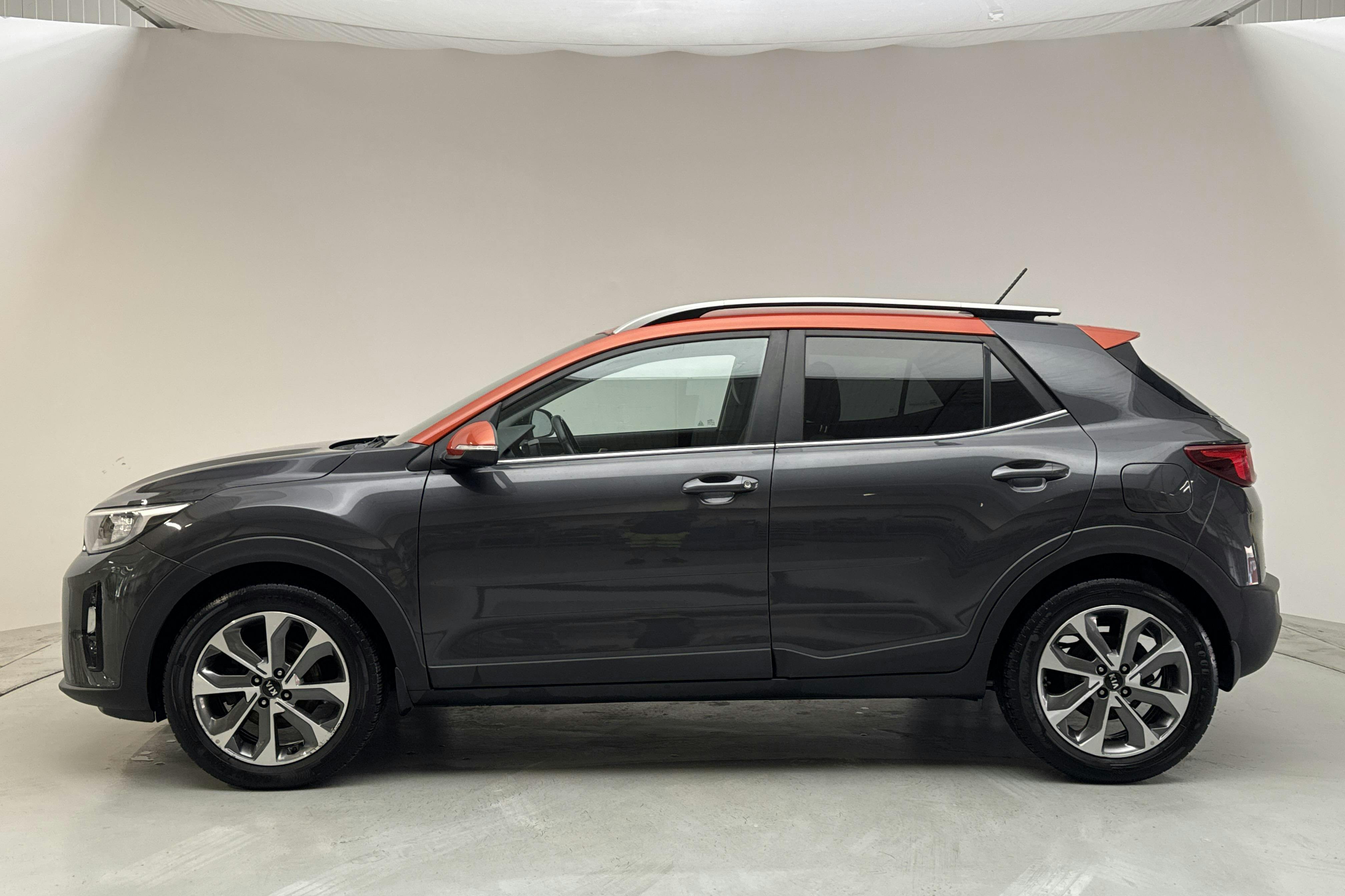 Presentationsfoto 2 av 12: KIA Stonic 1.0 T-GDi (120hk) - 8 891 mil - Manuell - grå - 2018