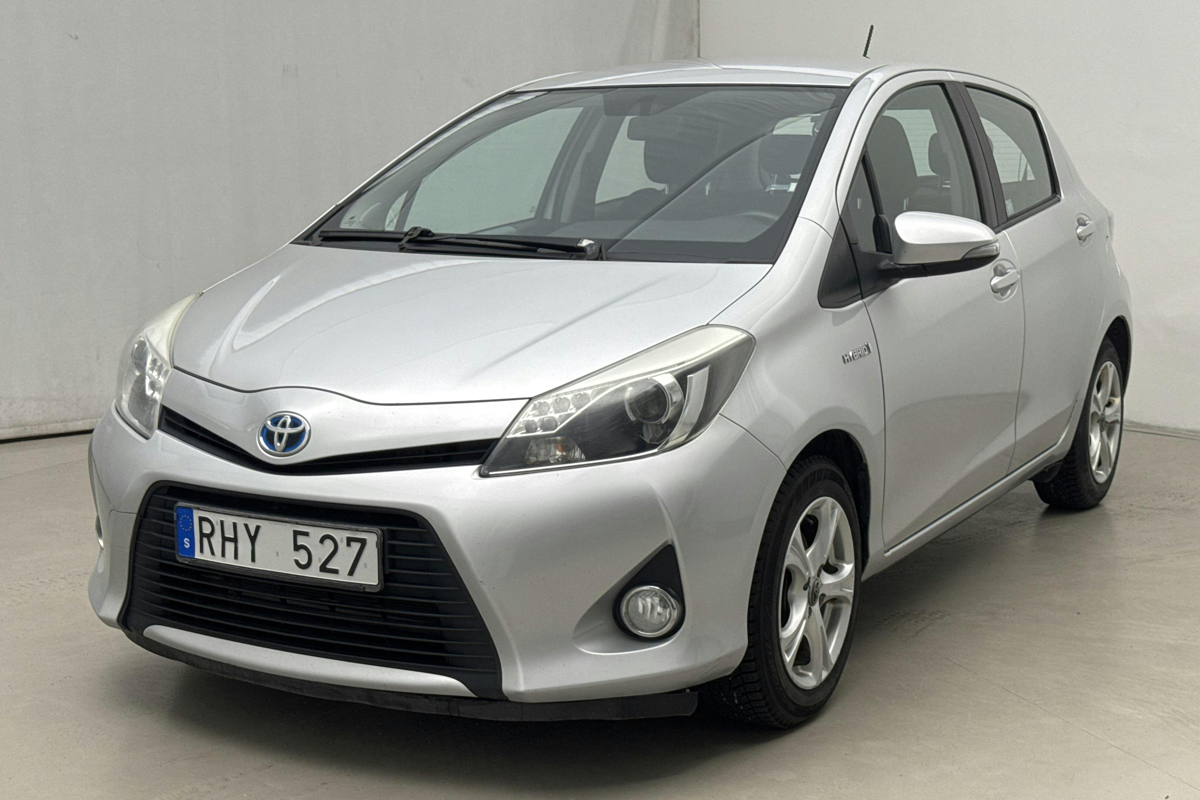 Toyota Yaris 1.5 HSD 5dr (75hk) - 19 989 mil - Automat - silver - 2012
