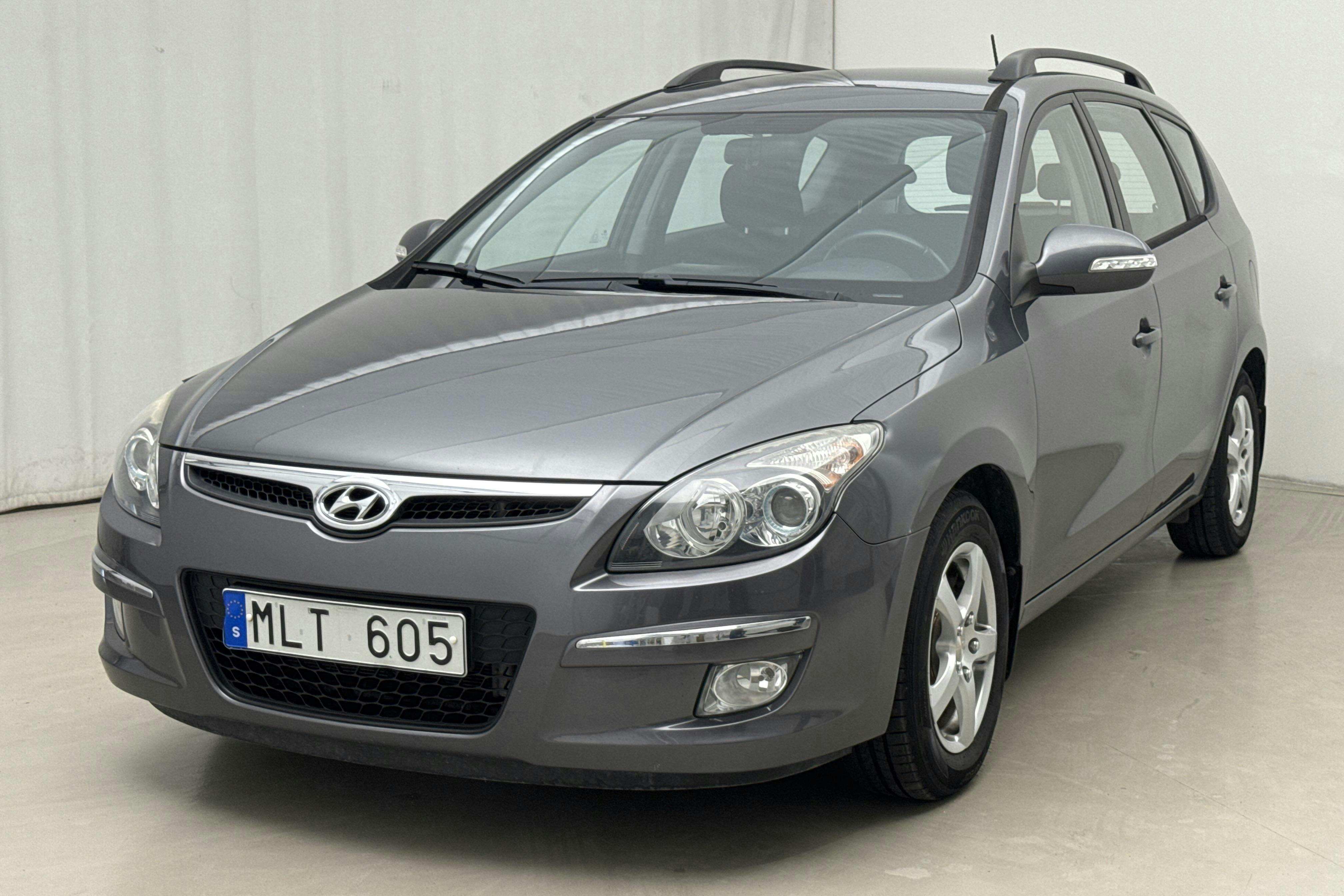 Hyundai i30 1.6 CRDi Kombi (115hk) - 11 574 mil - Manuell - grå - 2010