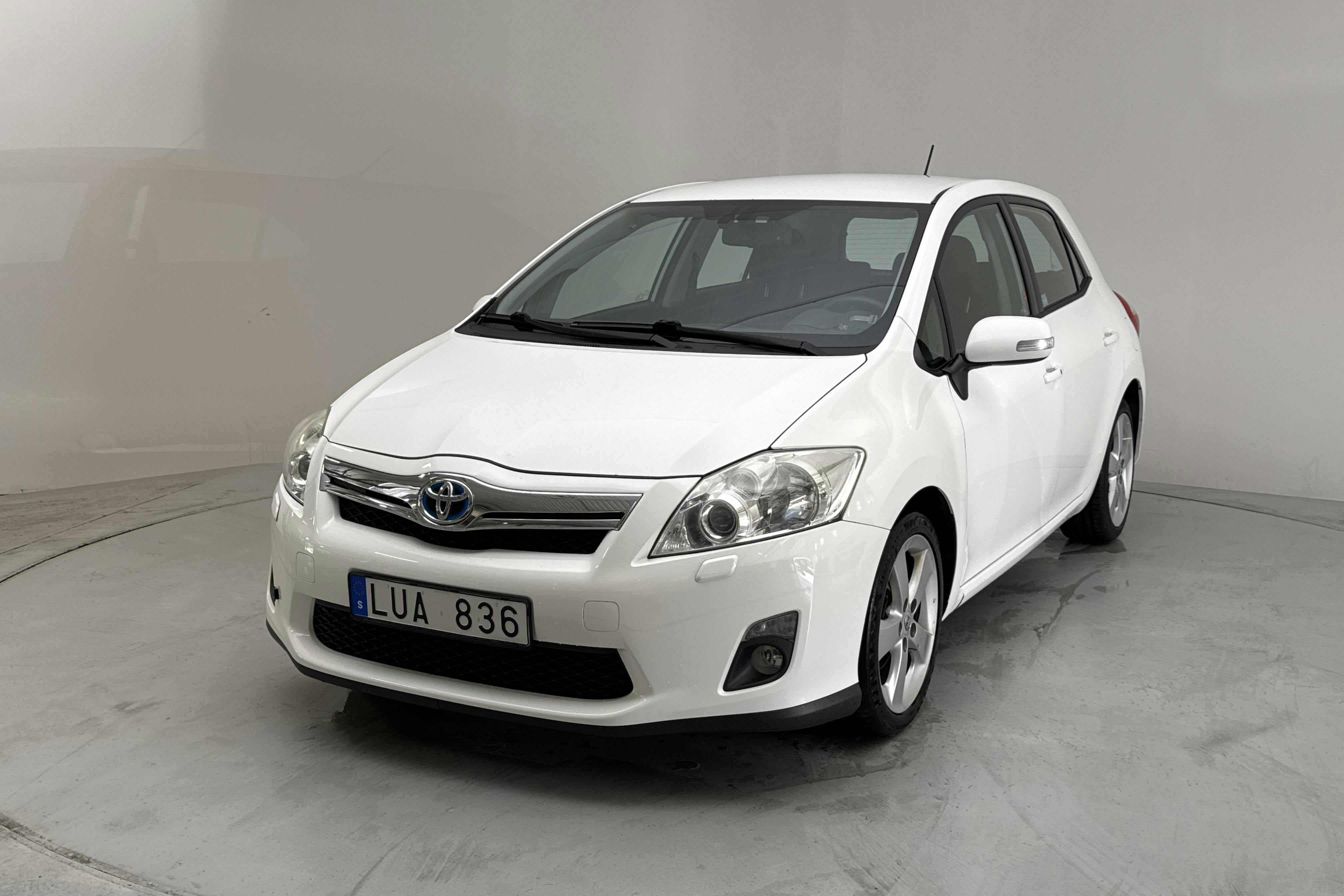 Toyota Auris 1.8 HSD 5dr (99hk) - 238 150 km - Automatic - white - 2011