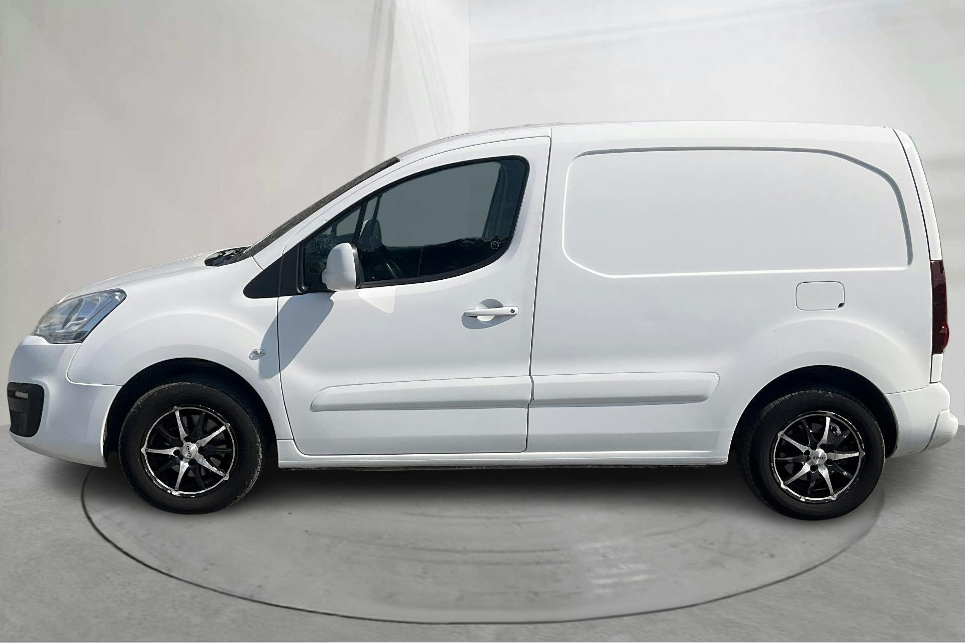 Presentationsfoto 2 av 13: Citroën Berlingo 1.6 BlueHDi Skåp (100hk) - 18 470 mil - Automat - vit - 2016