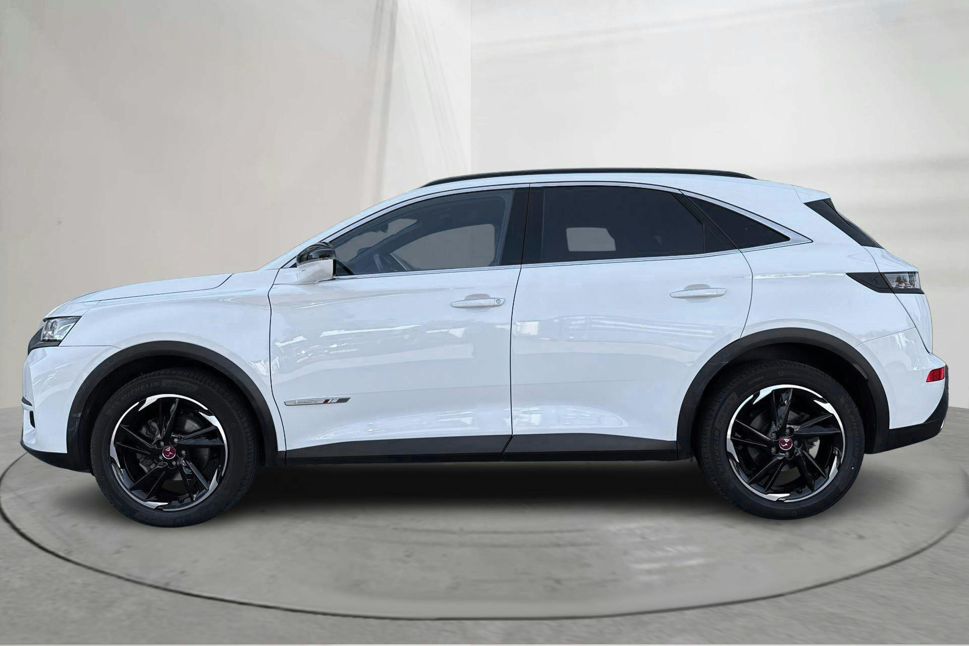 Presentationsfoto 2 av 17: DS DS7 Crossback PureTech (180hk) - 5 027 mil - Automat - vit - 2023