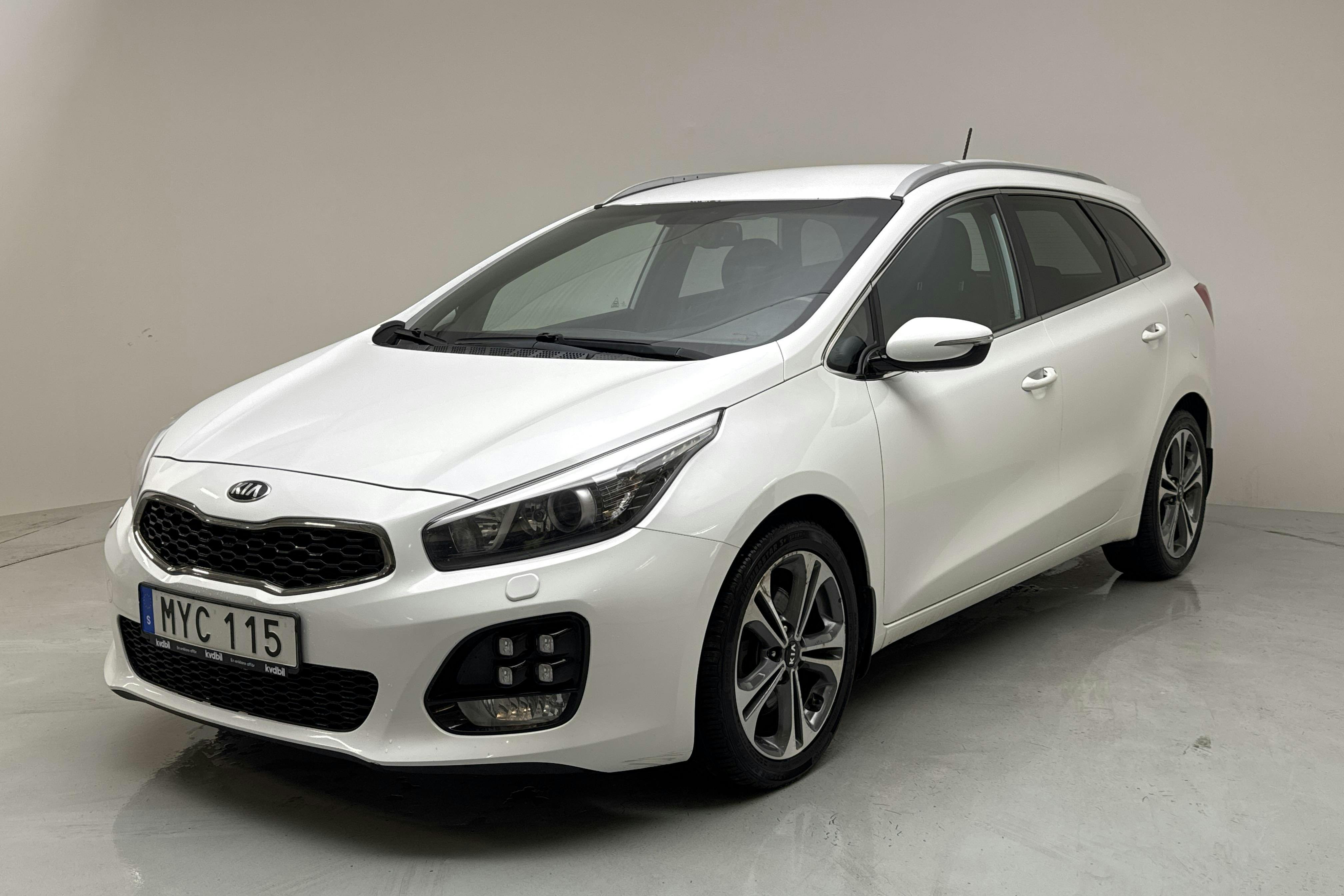 KIA Cee'd 1.6 CRDi SW (136hk) - 157 380 km - Manual - white - 2016