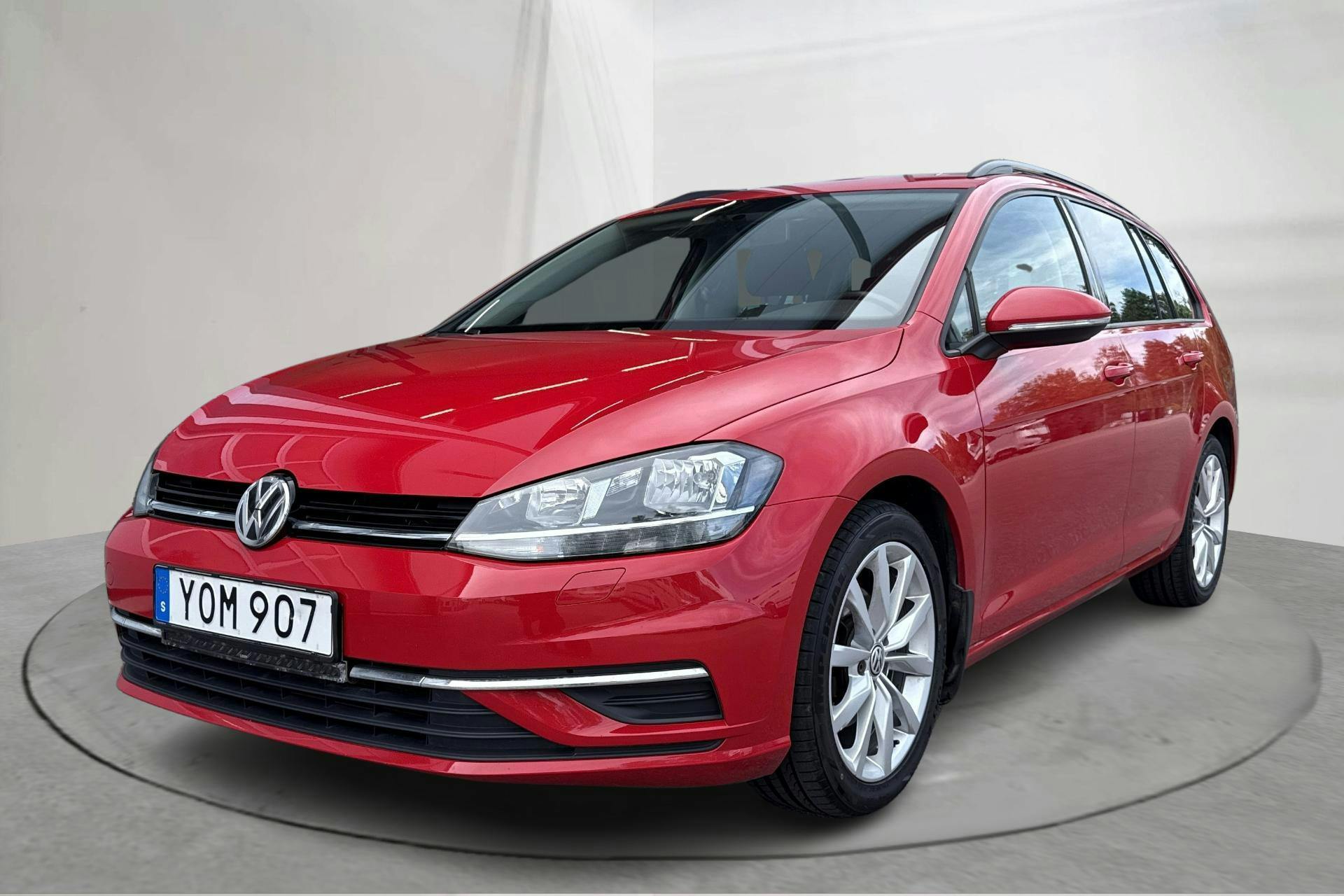 VW Golf VII 1.0 TSI Sportscombi (110hk) - 7 687 mil - Manuell - röd - 2018