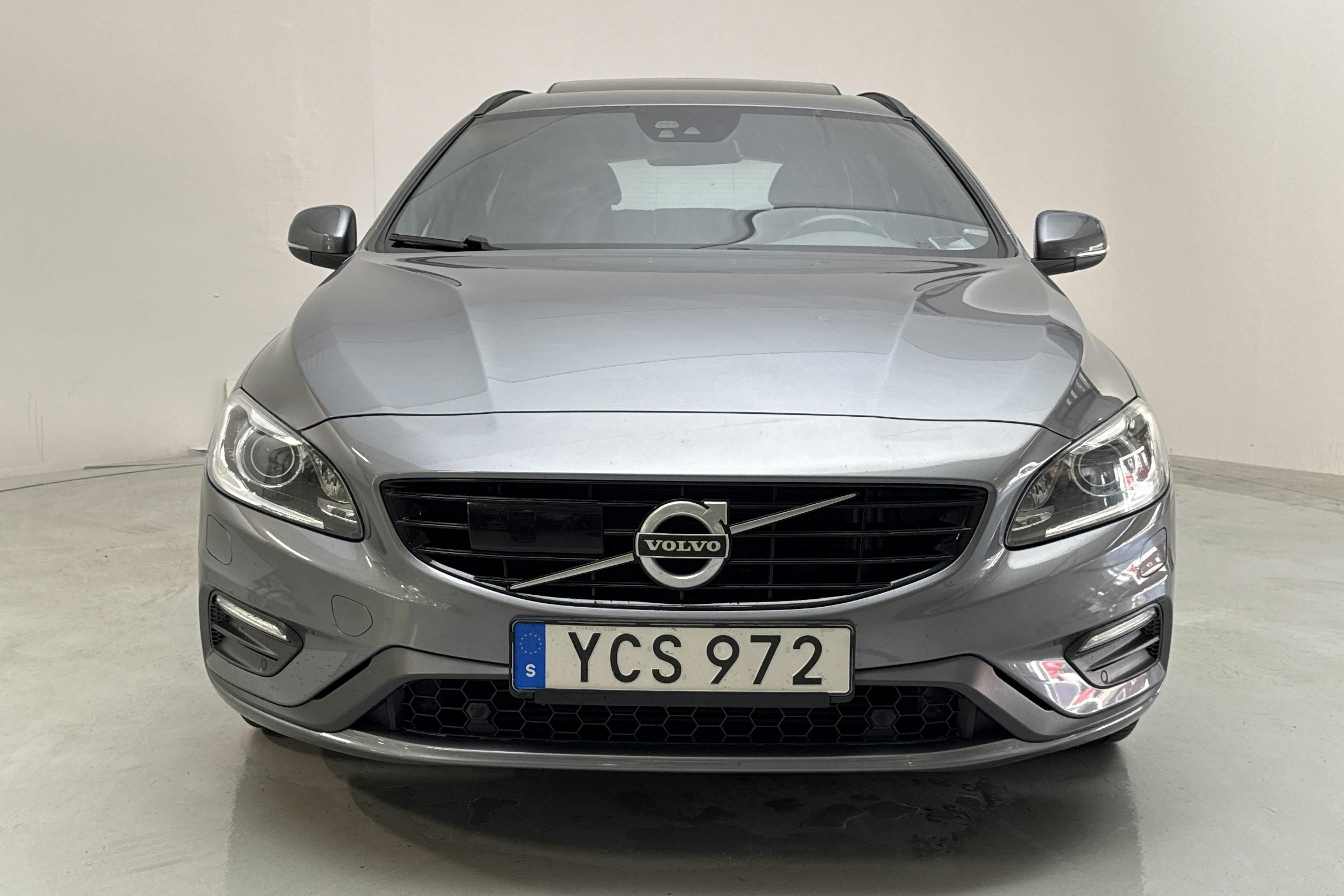 Volvo V60 D3 (150hk) - 13 679 mil - Manuell - grå - 2016