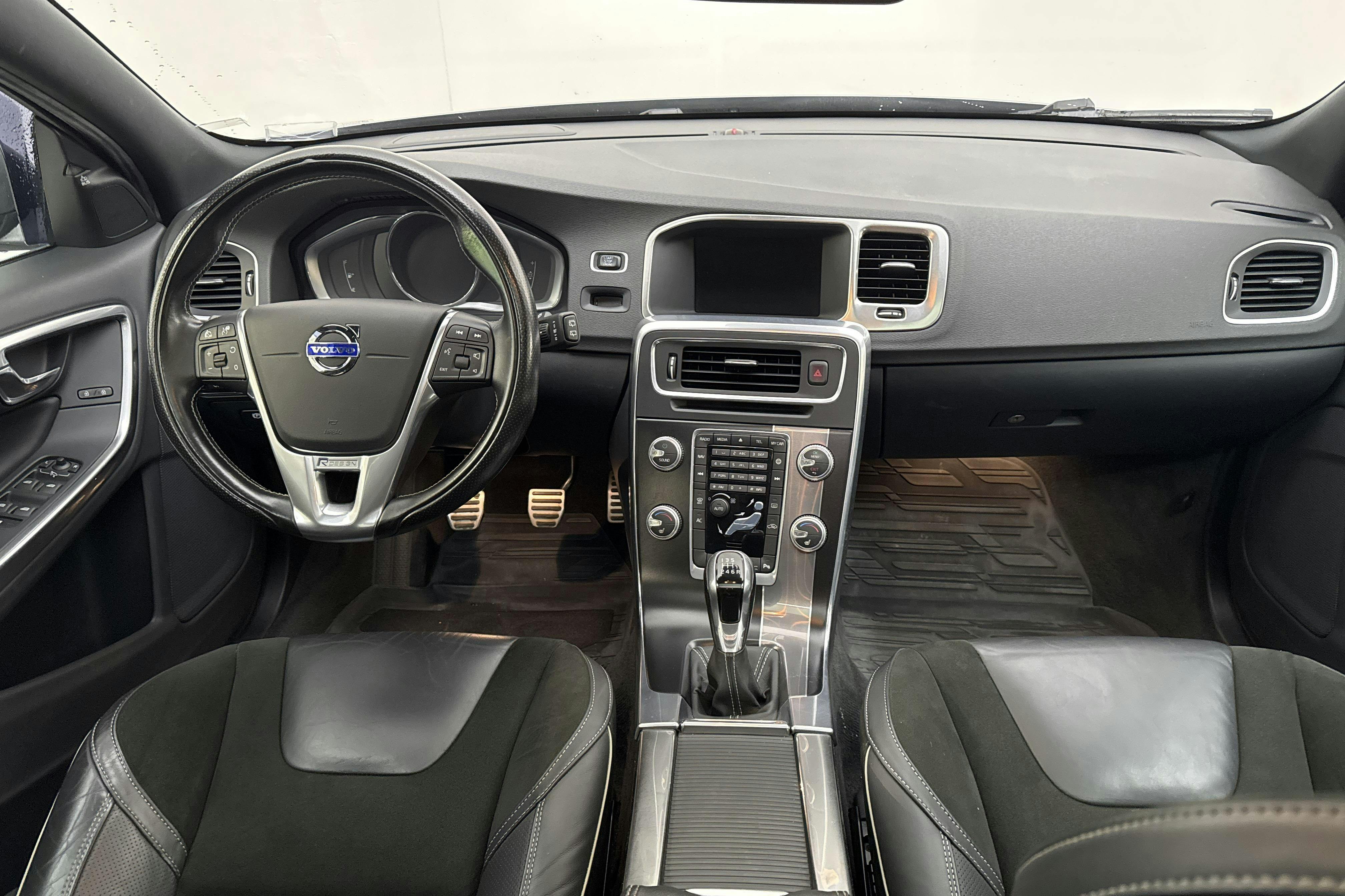 Volvo V60 D3 (150hk) - 13 679 mil - Manuell - grå - 2016