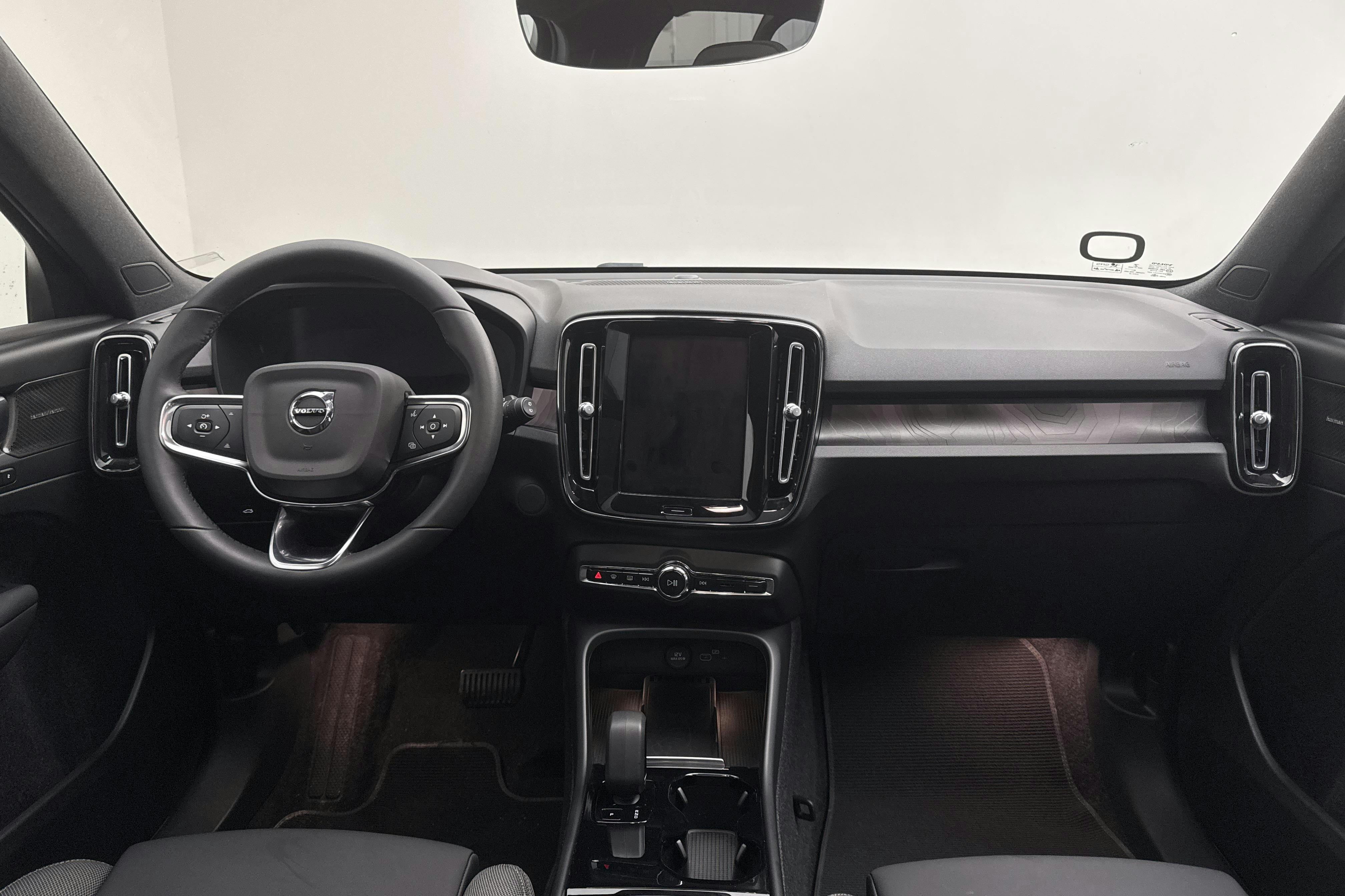 Volvo XC40 P8 Recharge Twin AWD (408hk) - 6 639 mil - Automat - vit - 2023